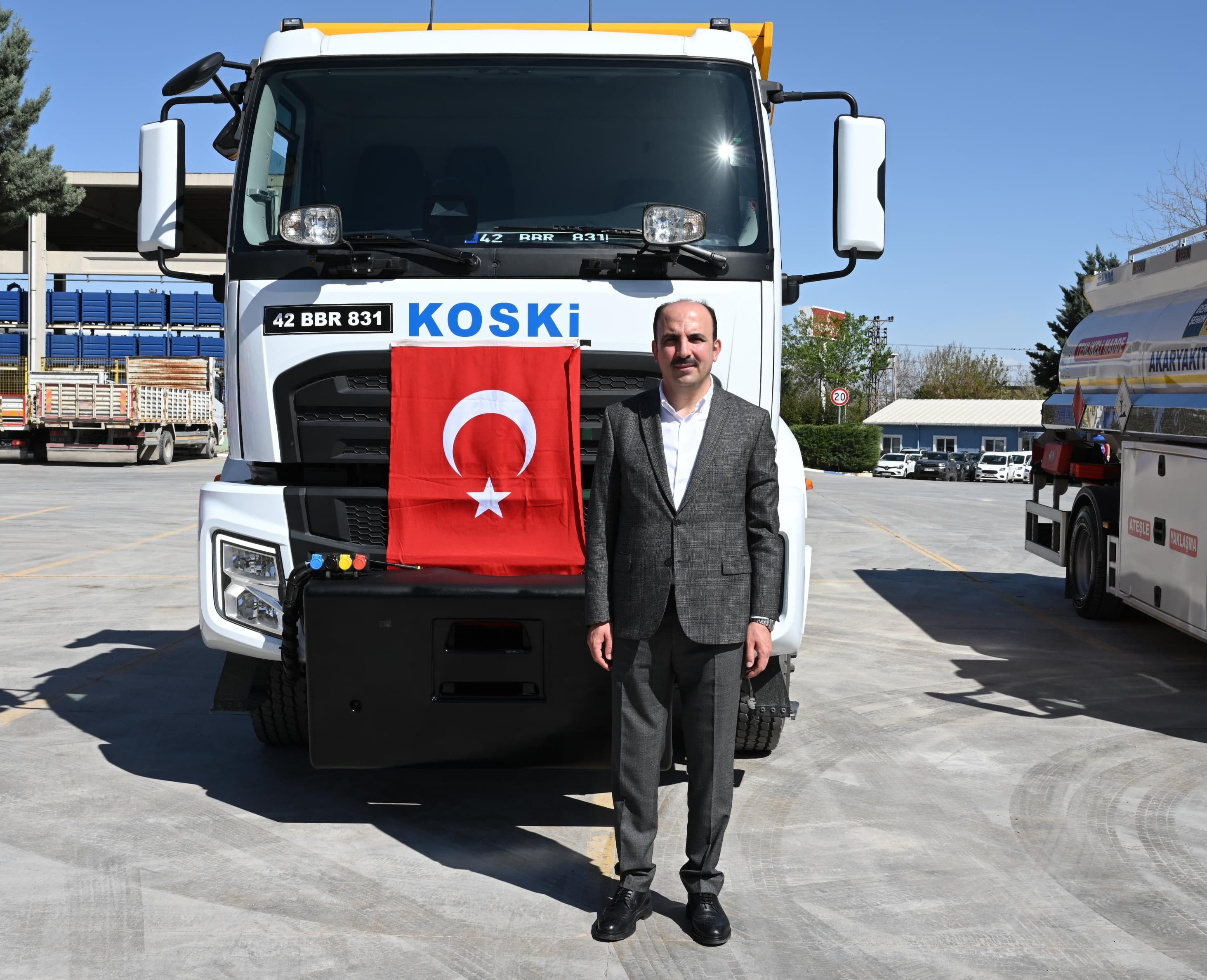 BAŞKAN ALTAY: “100 MİLYON LİRA BEDELLE KOSKİ’YE 24 YENİ İŞ MAKİNESİ DAHA KAZANDIRDIK”