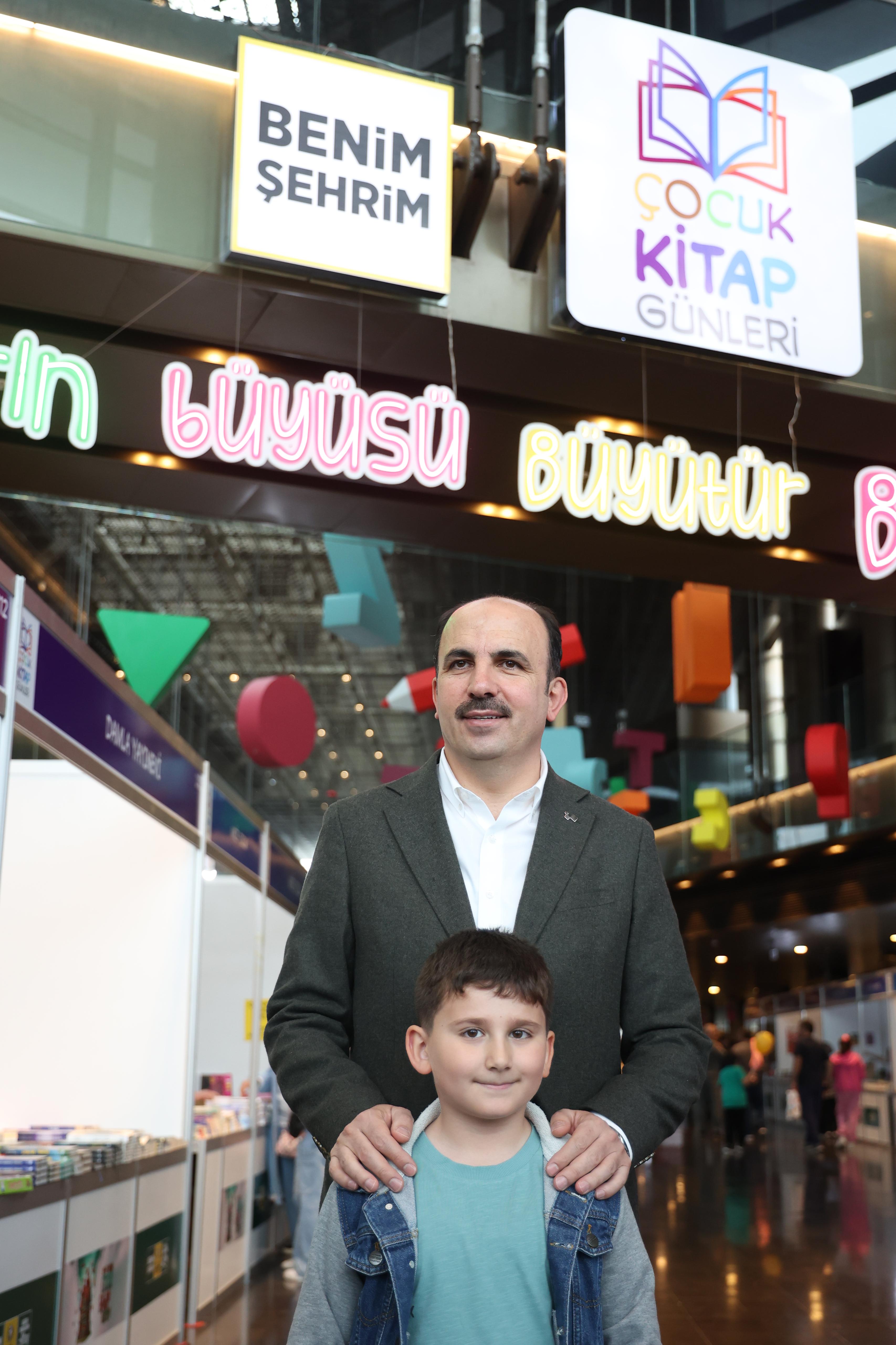 BAŞKAN ALTAY ÇOCUK KİTAP GÜNLERİ’NİN SON GÜNÜNDE ÇOCUKLARIN COŞKUSUNA ORTAK OLDU
