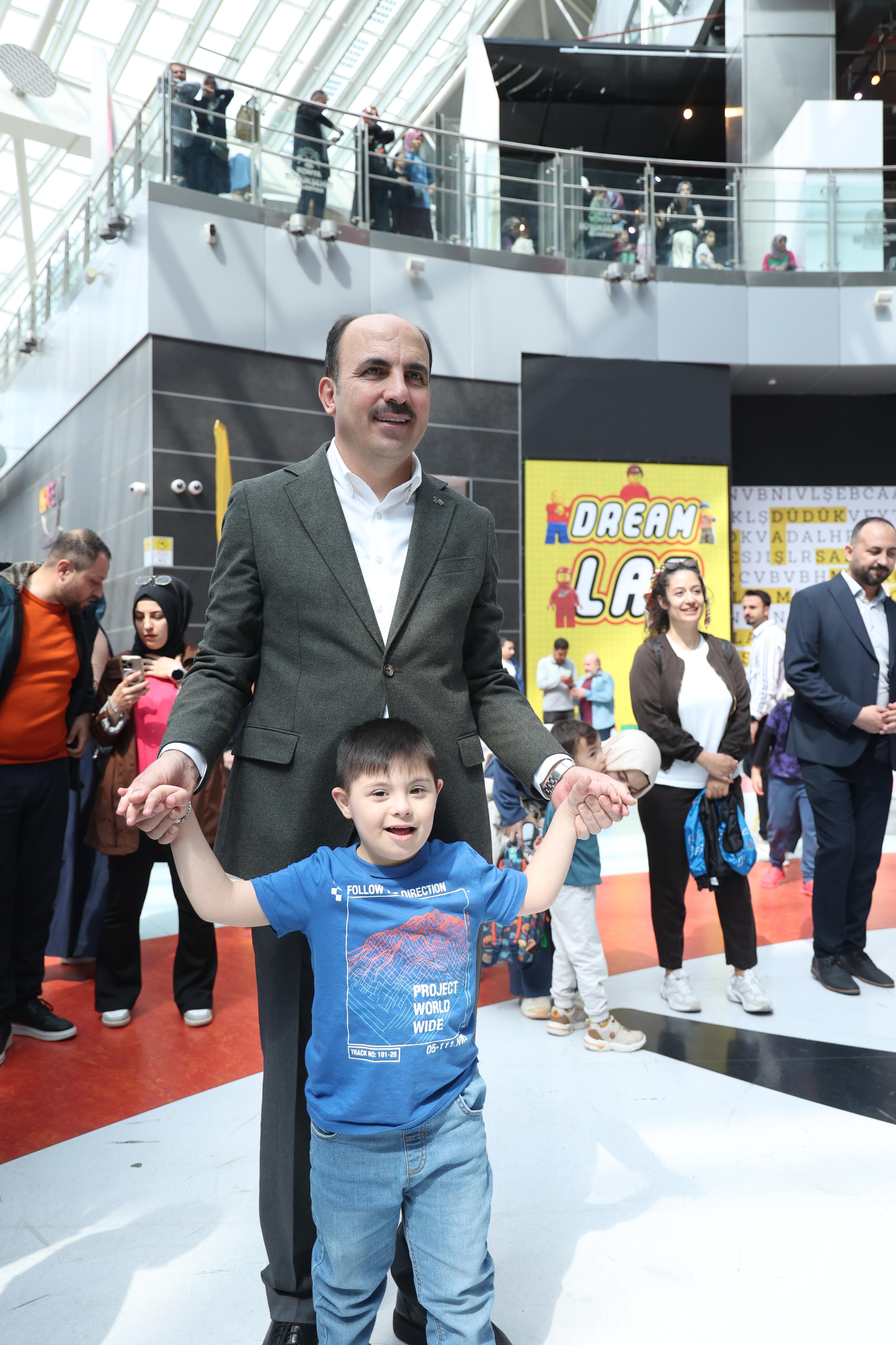 BAŞKAN ALTAY, BİLİM MERKEZİ ÇOCUK ŞENLİĞİ’NDE ÇOCUKLARIN COŞKUSUNA ORTAK OLDU