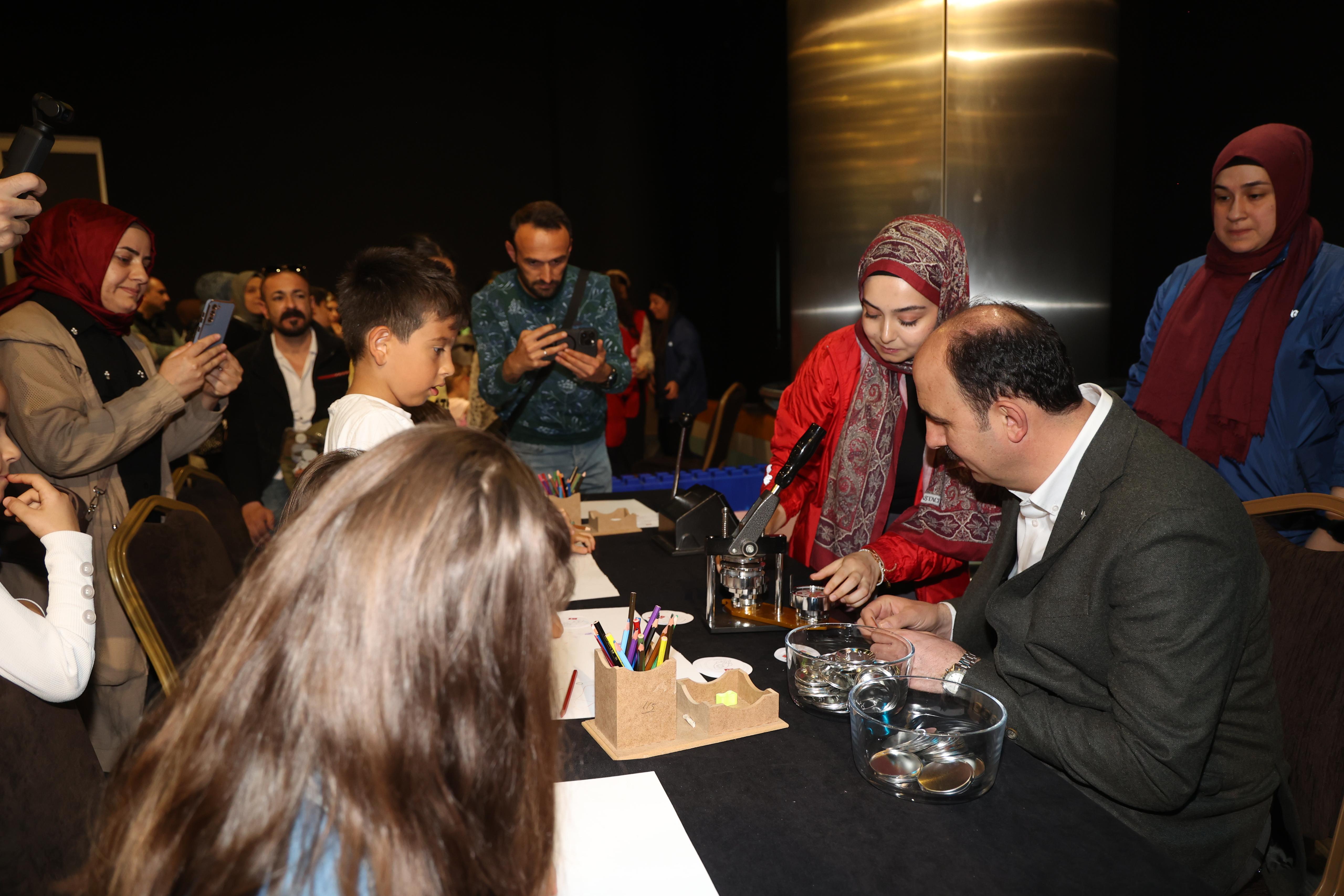 BAŞKAN ALTAY, BİLİM MERKEZİ ÇOCUK ŞENLİĞİ’NDE ÇOCUKLARIN COŞKUSUNA ORTAK OLDU