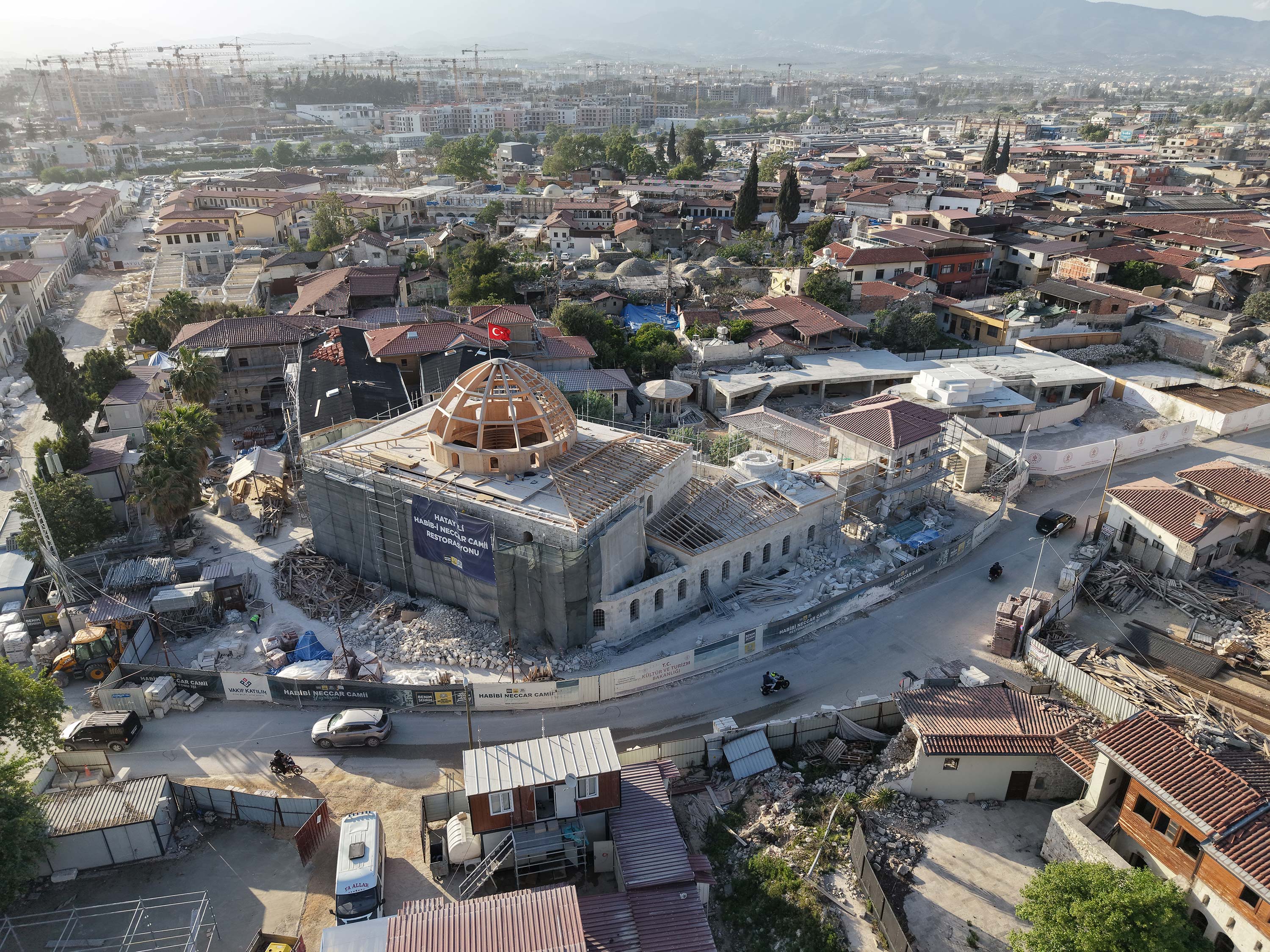 BAŞKAN ALTAY: “HATAY’DA ANADOLU’NUN İLK CAMİSİNDE ÇALIŞMALARI KISA SÜREDE TAMAMLAYACAĞIZ”