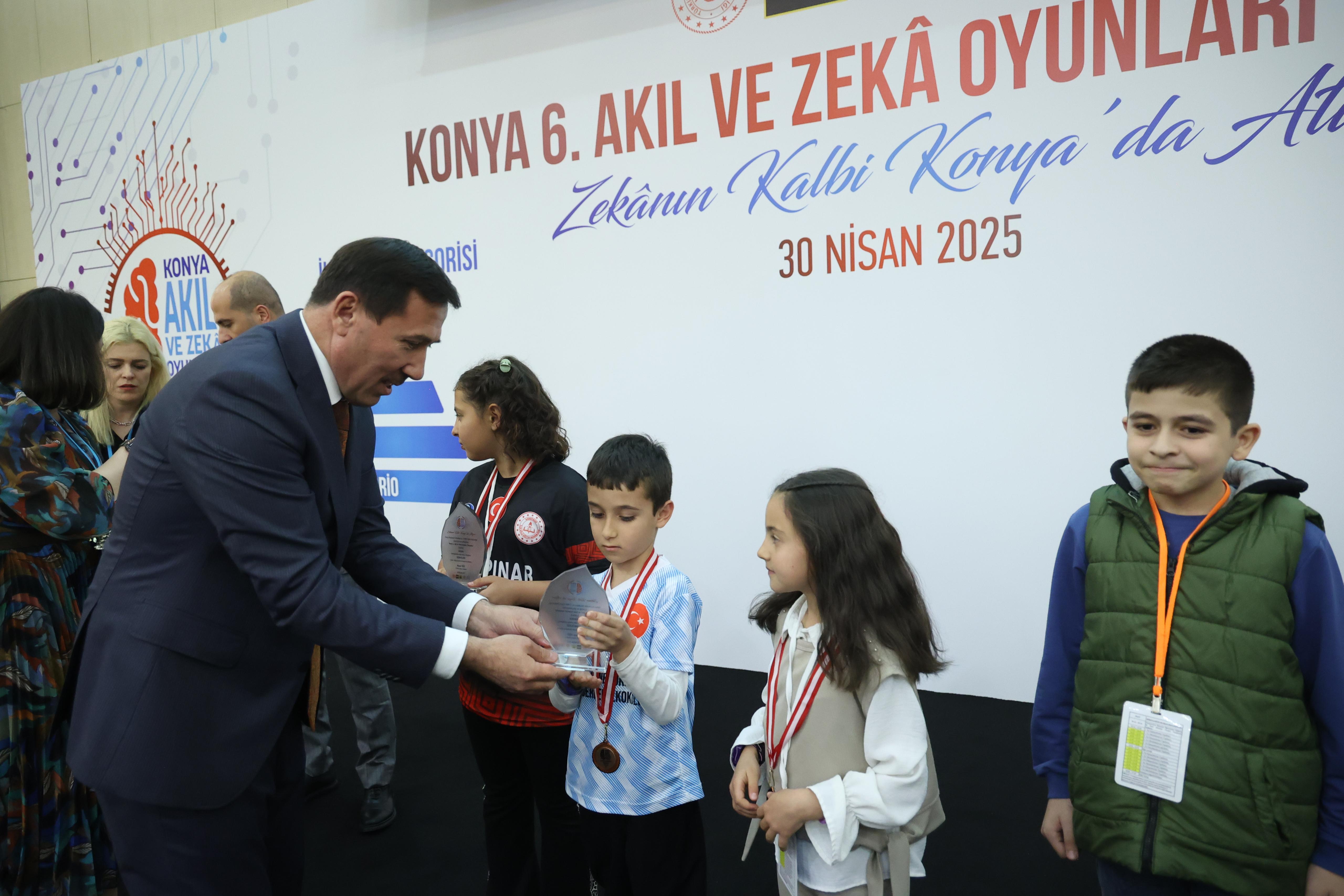 BÜYÜKŞEHİR’İN DESTEKLEDİĞİ KONYA 6. AKIL VE ZEKÂ OYUNLARI YARIŞMASI BÜYÜK HEYECANA SAHNE OLDU