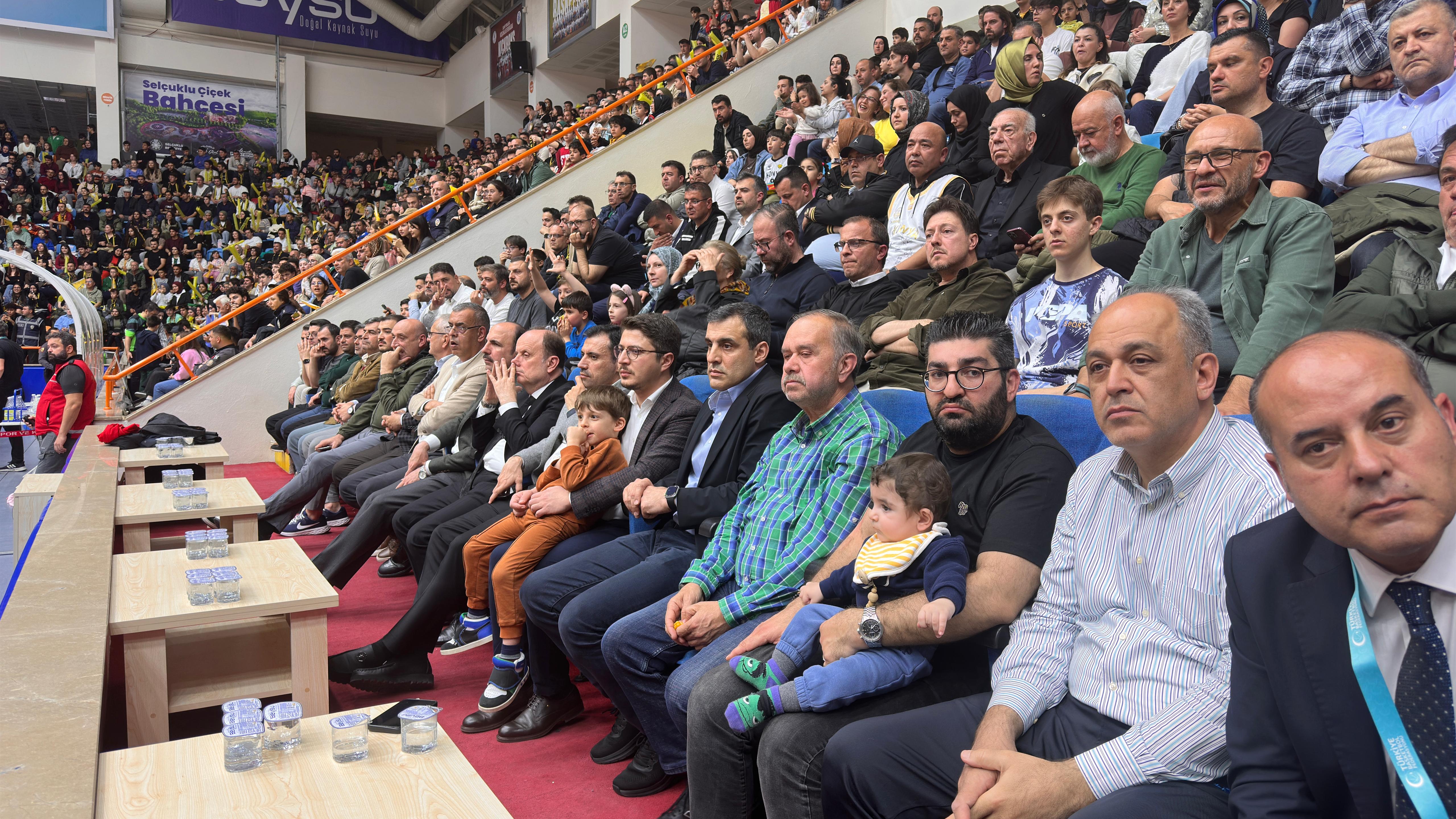 KONYA BÜYÜKŞEHİR BELEDİYESPOR YARI FİNALDE