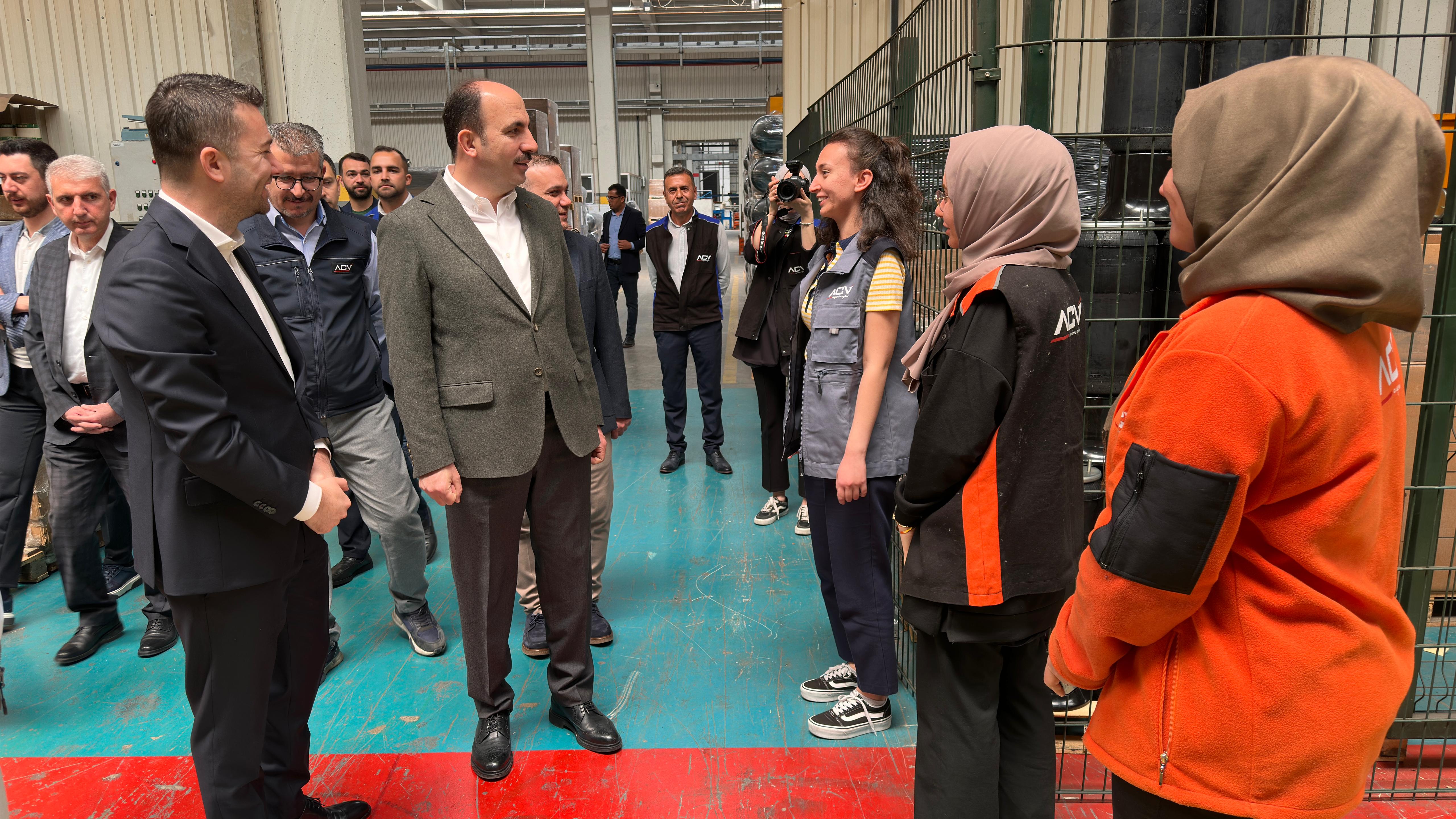 BAŞKAN ALTAY BİLİM MERKEZİ’NDE ÖĞRENCİLERİ, ORGANİZE SANAYİ’DE ÇALIŞANLARI ZİYARET ETTİ