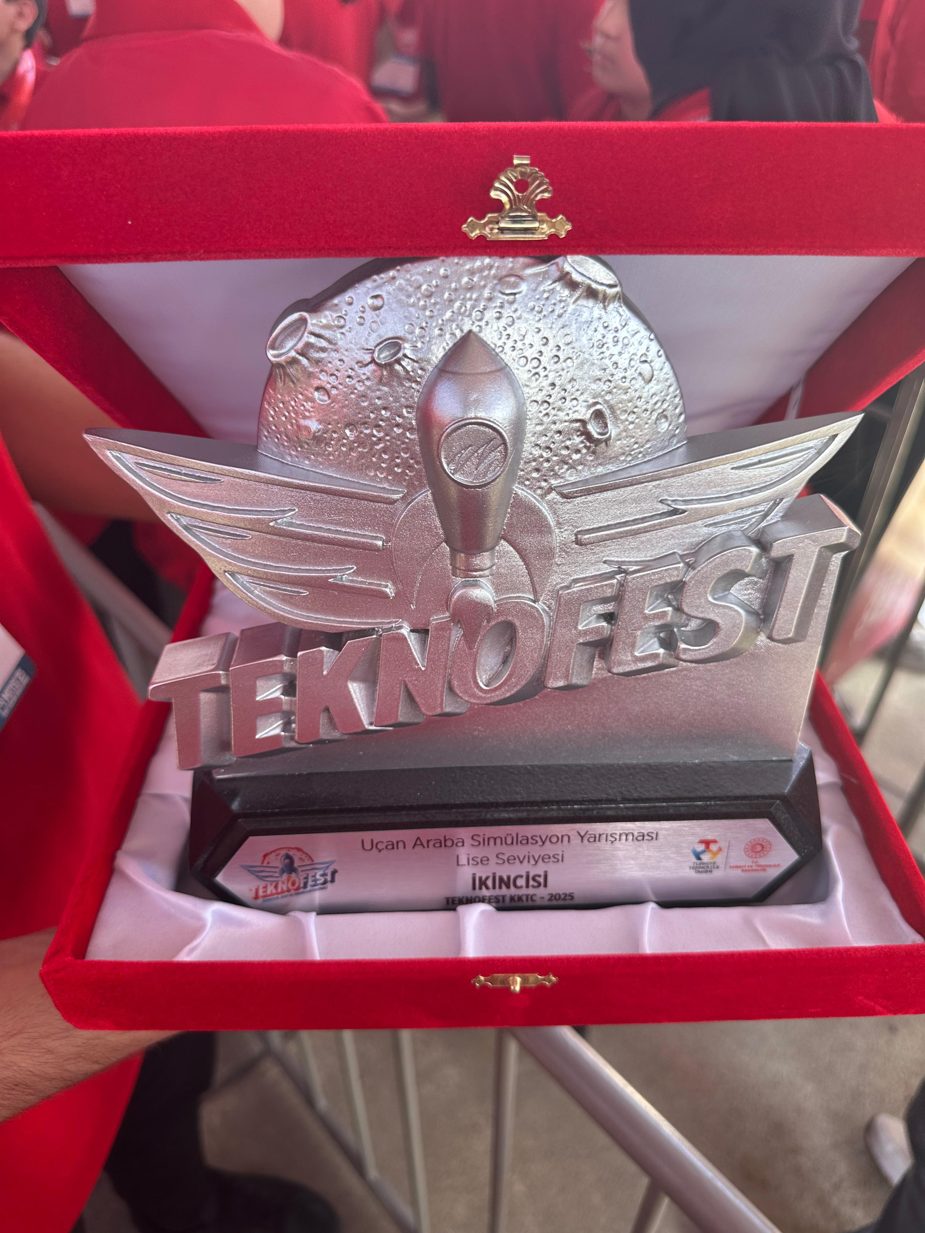 KAPSÜL’ÜN DESTEKLEDİĞİ TAKIM TEKNOFEST KKTC’DE ÇİFTE ÖDÜL SEVİNCİ YAŞADI