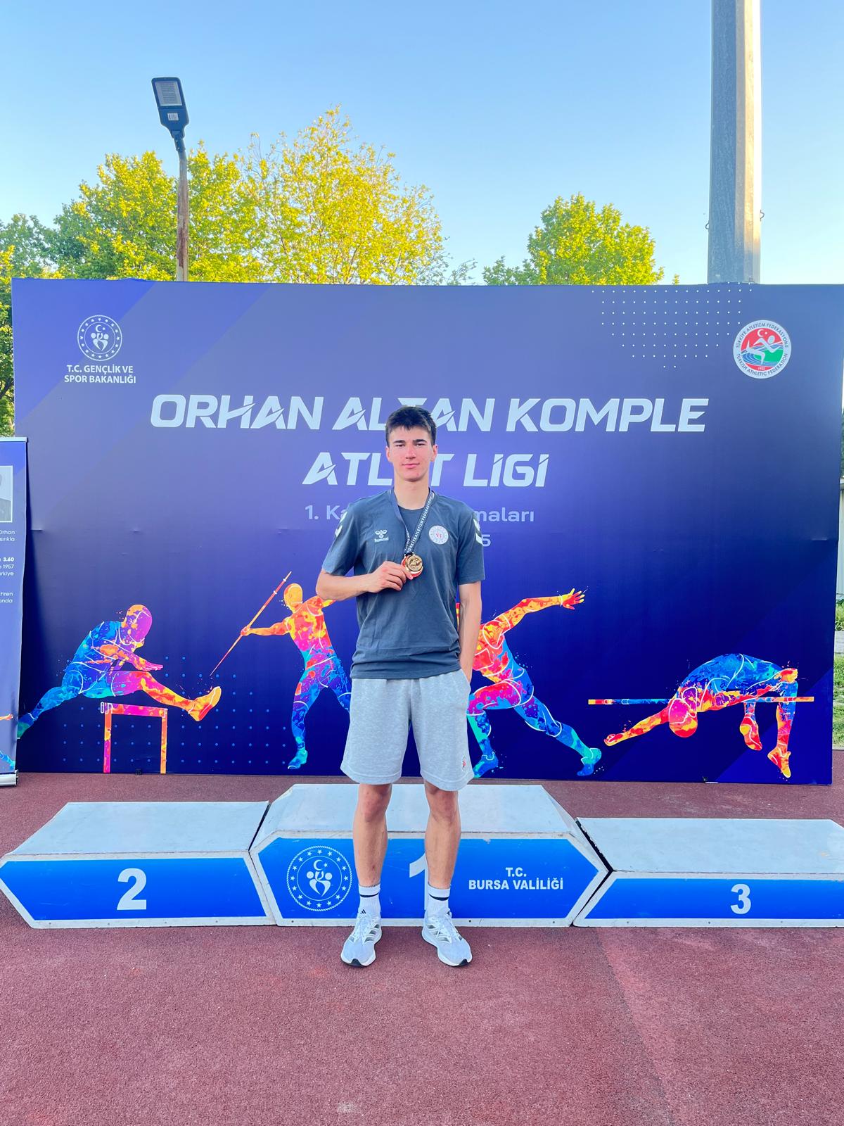 SEYHUN EFE BÜKMEN’DEN ŞAMPİYONLUK, ALTYAPIDAN MADALYA YAĞMURU