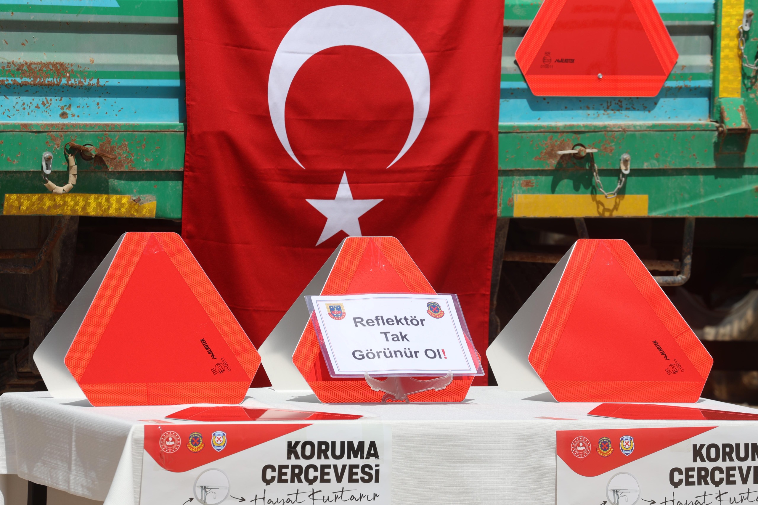"REFLEKTÖR TAK, GÖRÜNÜR OL” PROJESİ İLE ÇİFTÇİLERE 10 BİN ADET REFLEKTÖR DAĞITILACAK