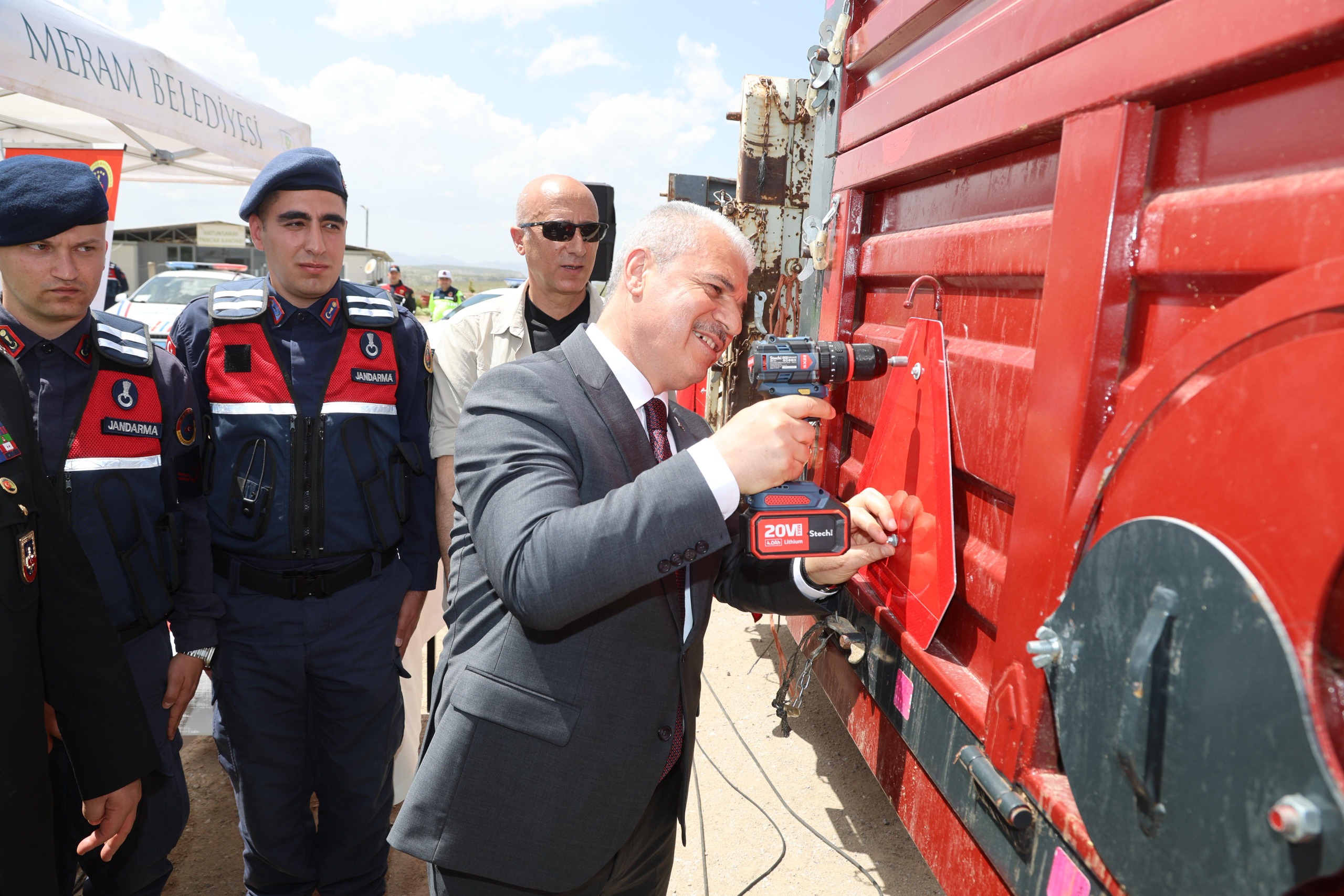 "REFLEKTÖR TAK, GÖRÜNÜR OL” PROJESİ İLE ÇİFTÇİLERE 10 BİN ADET REFLEKTÖR DAĞITILACAK