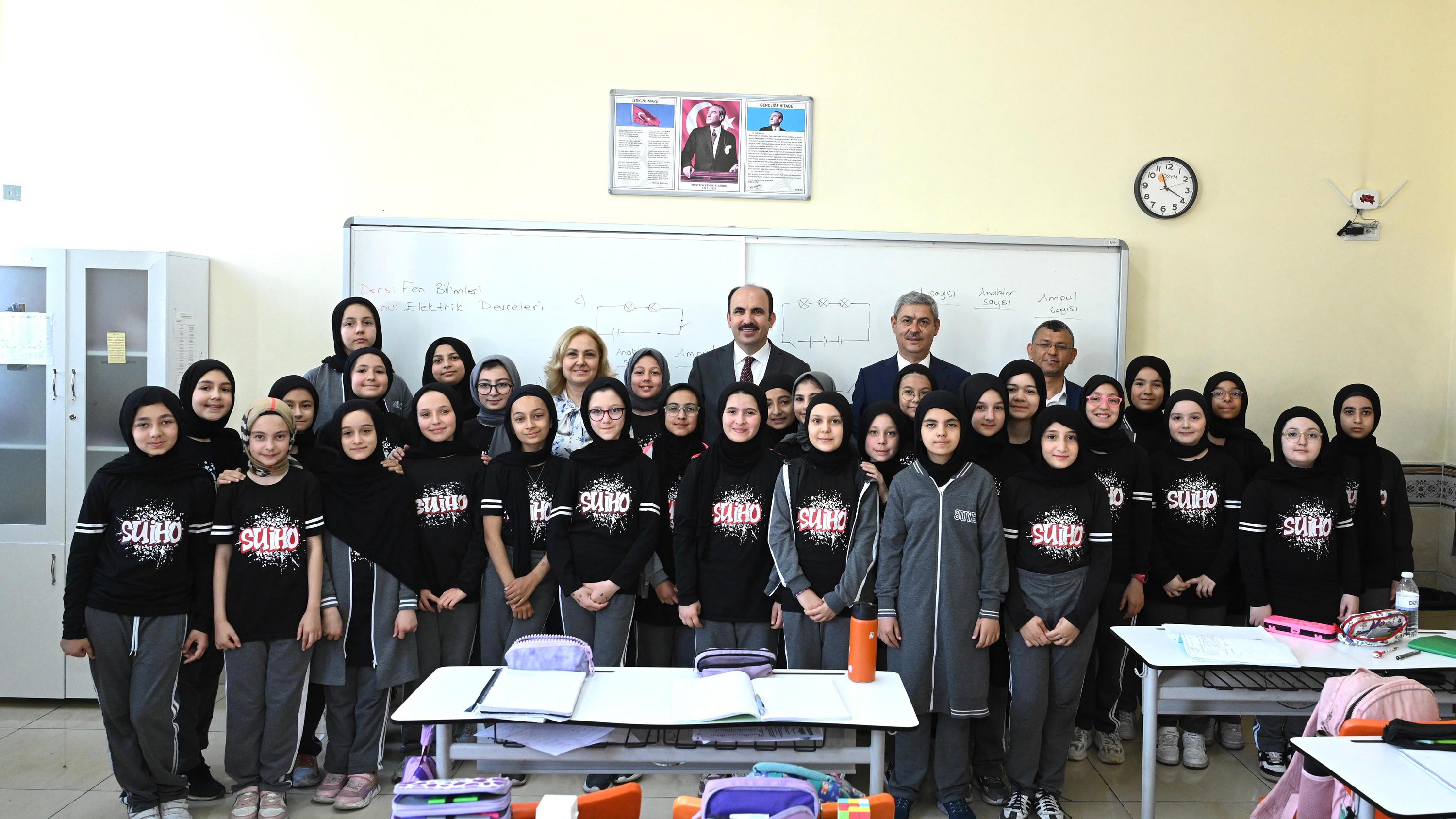 BAŞKAN ALTAY 3 FARKLI OKULDA ÖĞRENCİLERLE BULUŞTU
