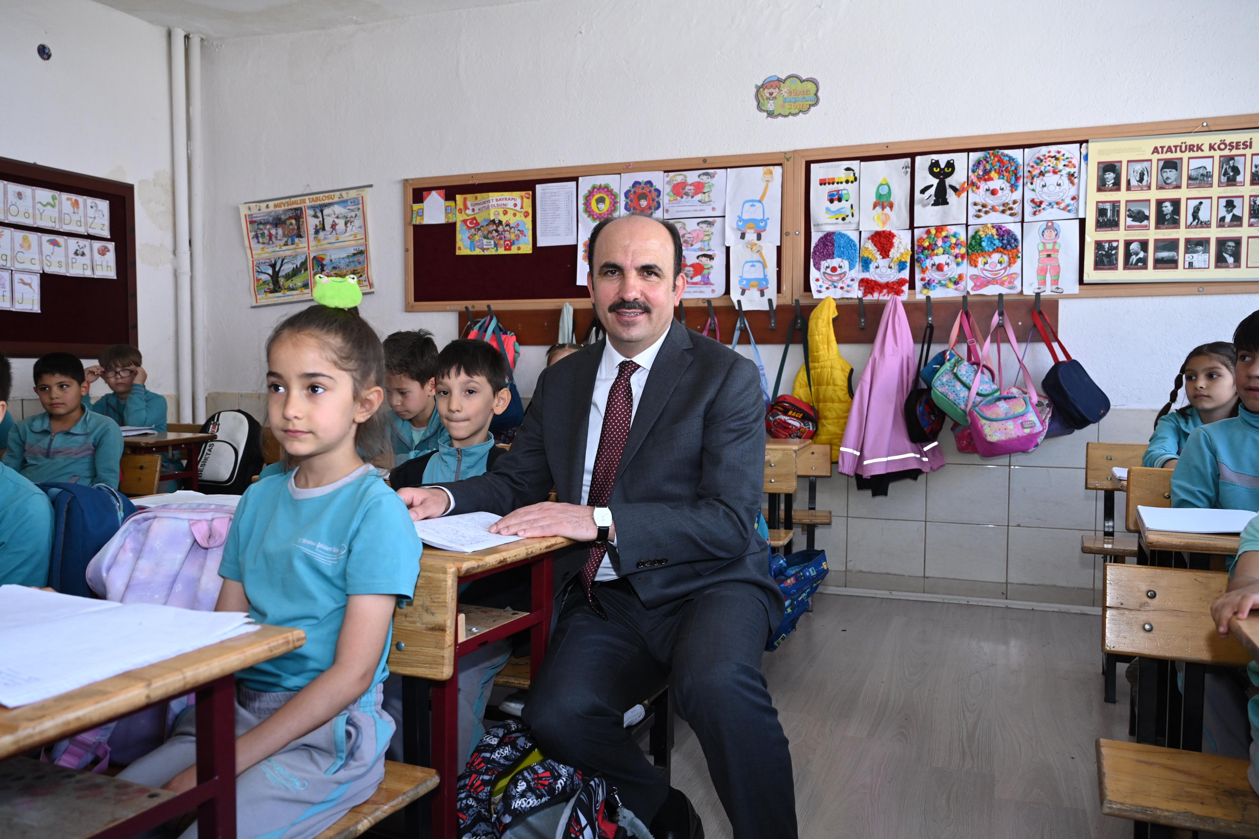 BAŞKAN ALTAY 3 FARKLI OKULDA ÖĞRENCİLERLE BULUŞTU