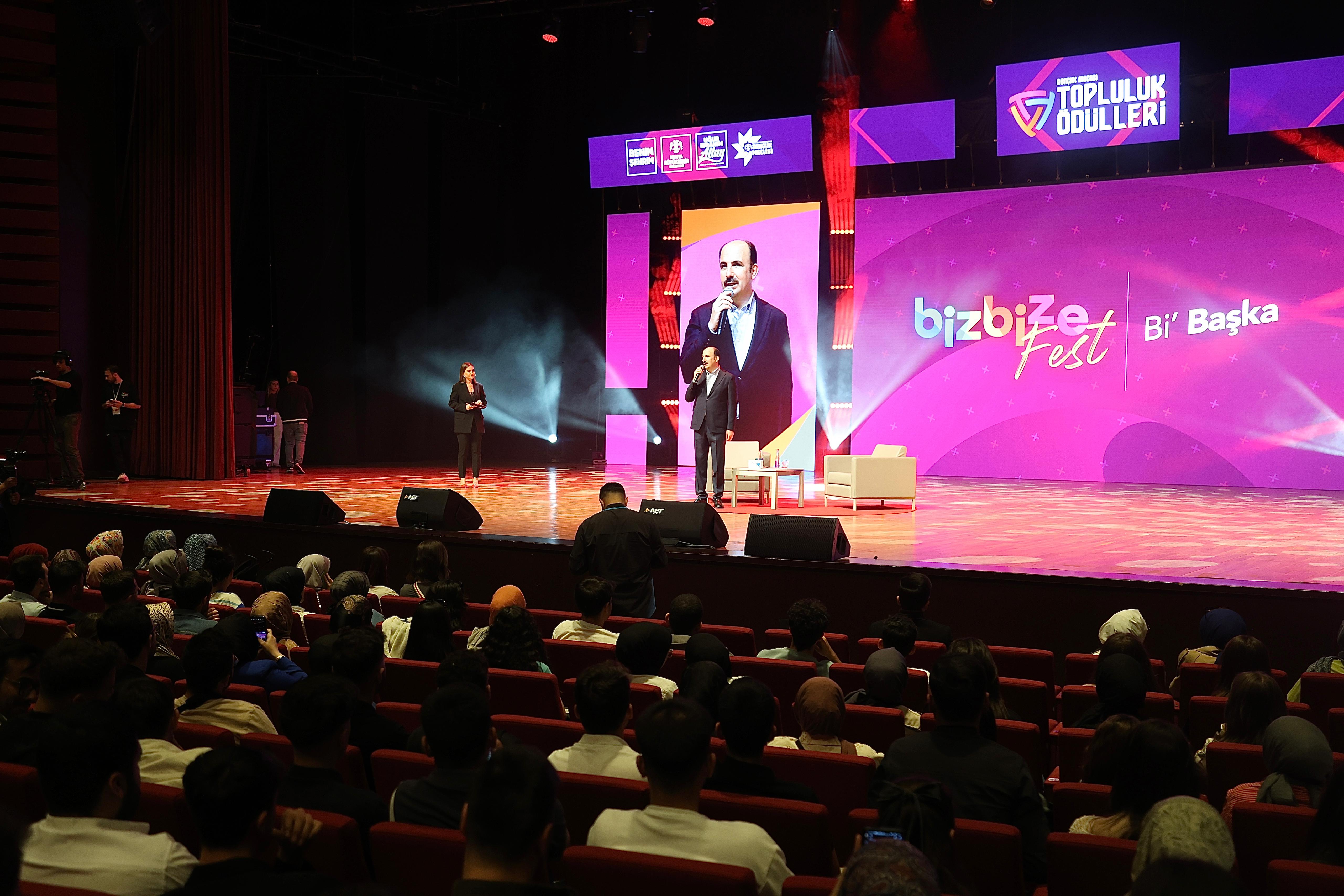 BAŞKAN ALTAY GENÇLİK MECLİSİ TOPLULUK ÖDÜLLERİ “BİZ BİZE FEST Bİ BAŞKA” PROGRAMININ AÇILIŞINA KATILDI