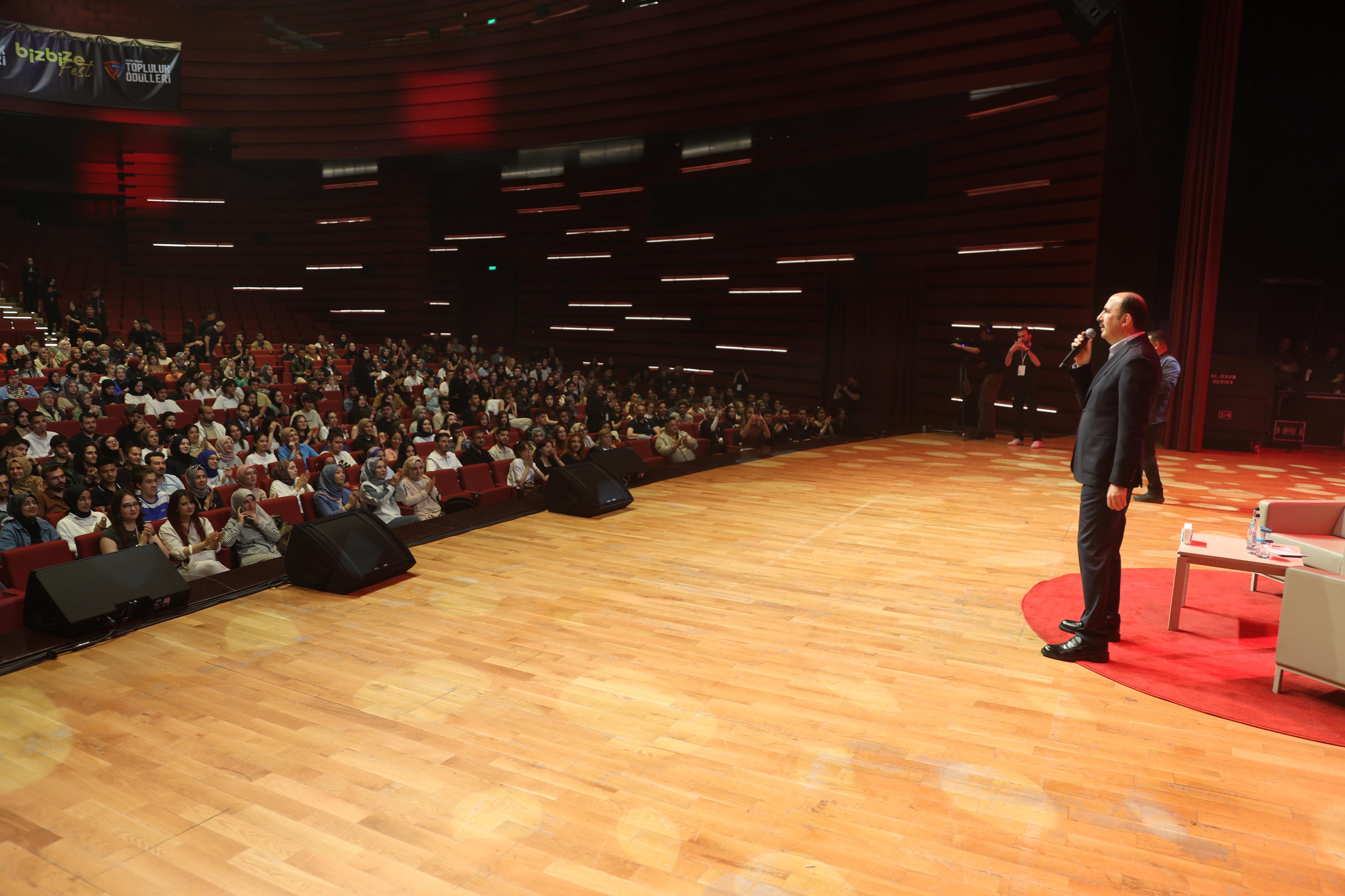 BAŞKAN ALTAY GENÇLİK MECLİSİ TOPLULUK ÖDÜLLERİ “BİZ BİZE FEST Bİ BAŞKA” PROGRAMININ AÇILIŞINA KATILDI