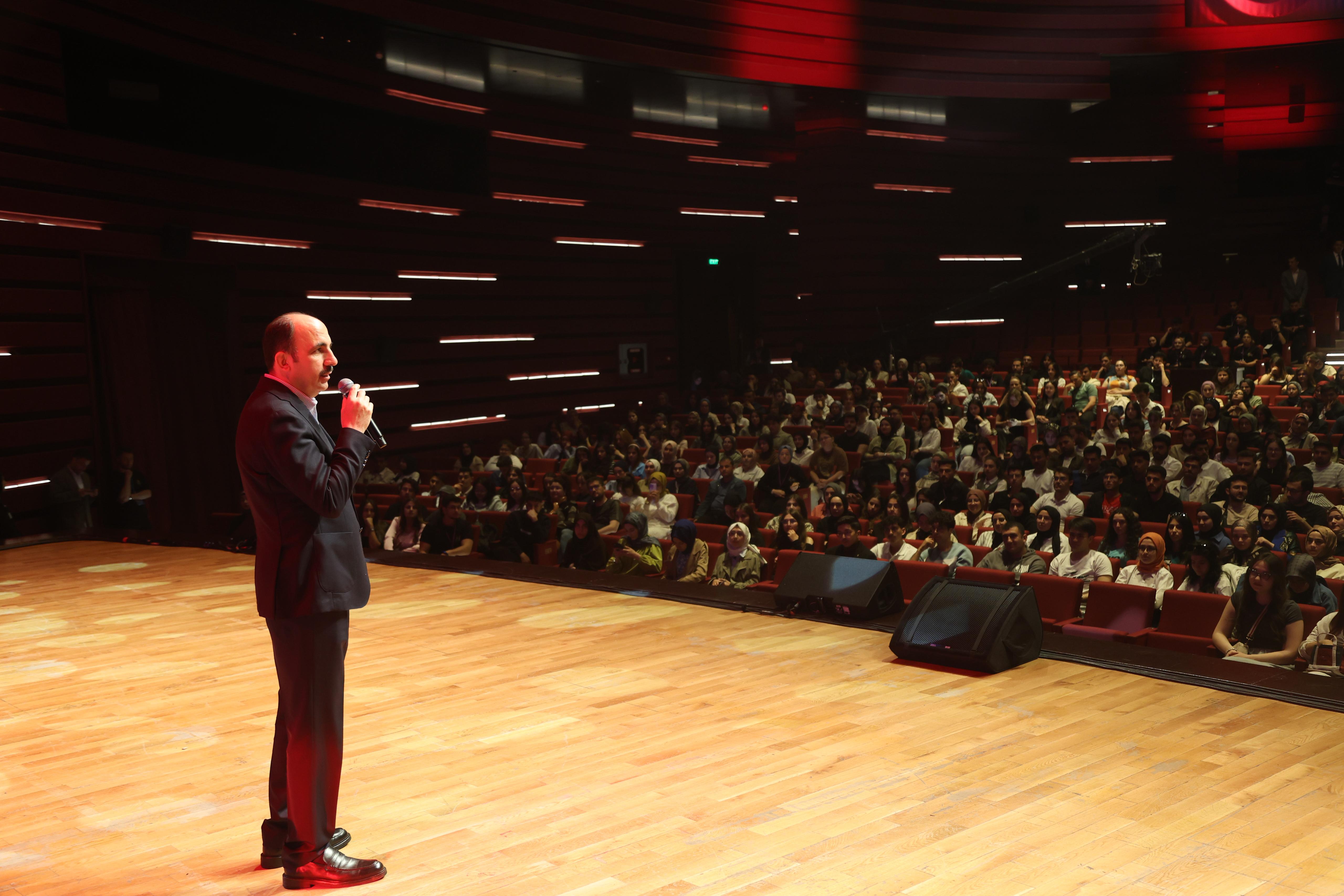 BAŞKAN ALTAY GENÇLİK MECLİSİ TOPLULUK ÖDÜLLERİ “BİZ BİZE FEST Bİ BAŞKA” PROGRAMININ AÇILIŞINA KATILDI