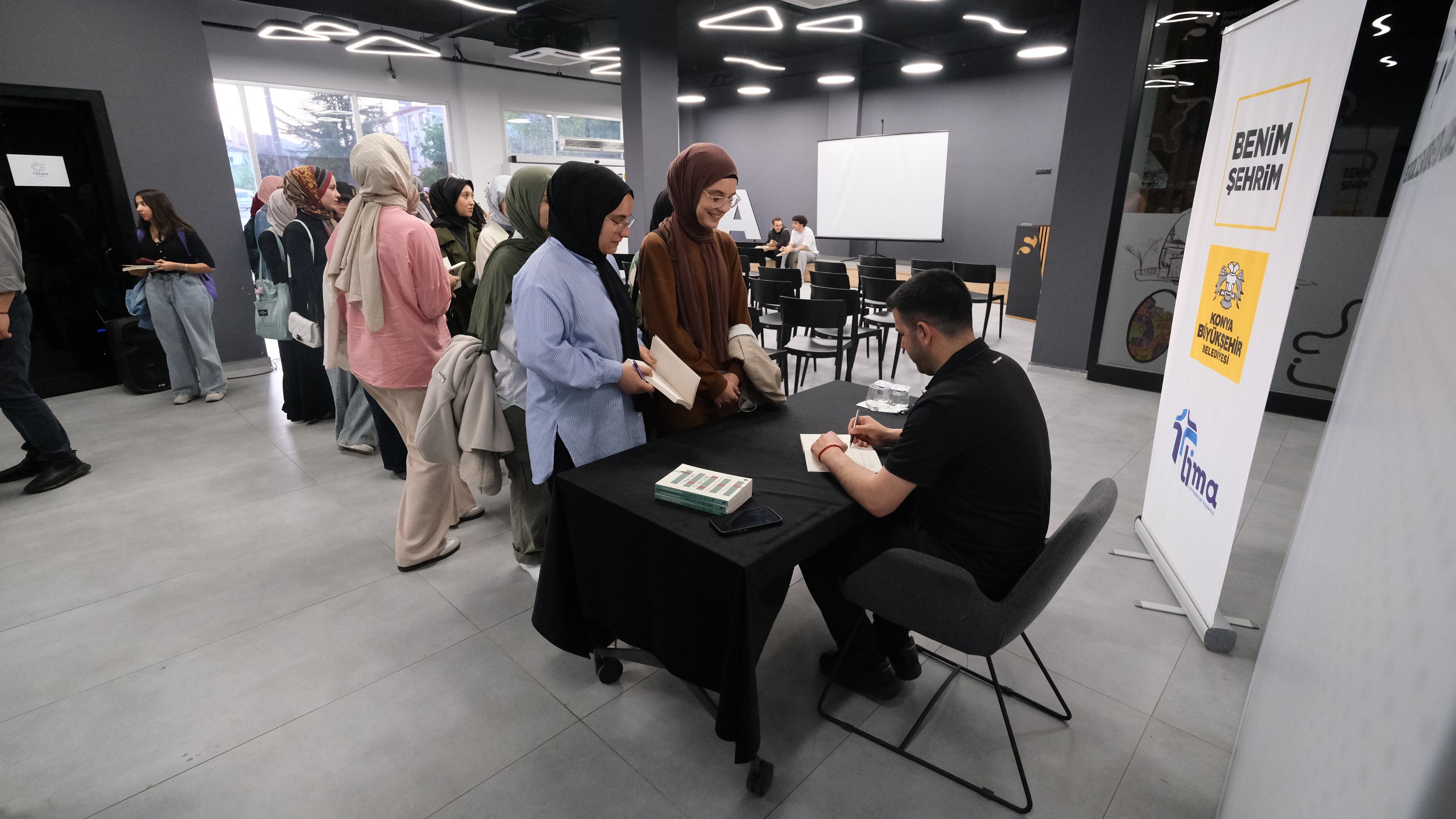 LİSE MEDENİYET AKADEMİLERİ, ÖĞRENCİLER İÇİN “BİR NEDENİN VARSA YOLUN VARDIR” KONULU SÖYLEŞİ DÜZENLEDİ