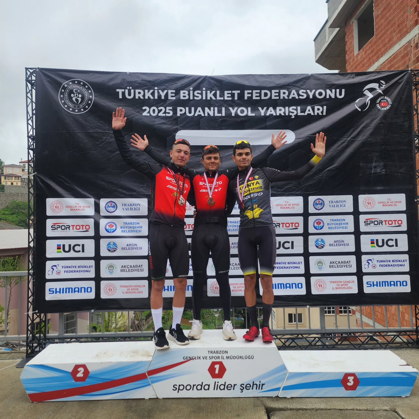 BÜYÜKŞEHİR BELEDİYESPOR BİSİKLET TAKIMI, 4 MADALYA KAZANARAK BÜYÜK BİR BAŞARIYA İMZA ATTI
