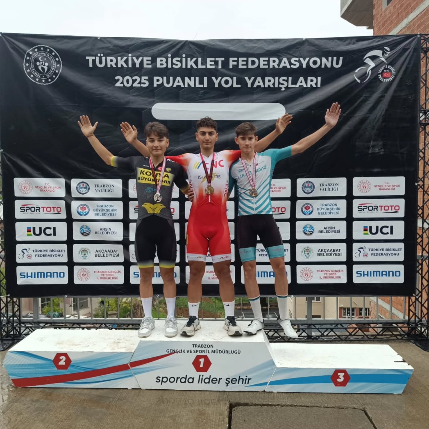 BÜYÜKŞEHİR BELEDİYESPOR BİSİKLET TAKIMI, 4 MADALYA KAZANARAK BÜYÜK BİR BAŞARIYA İMZA ATTI