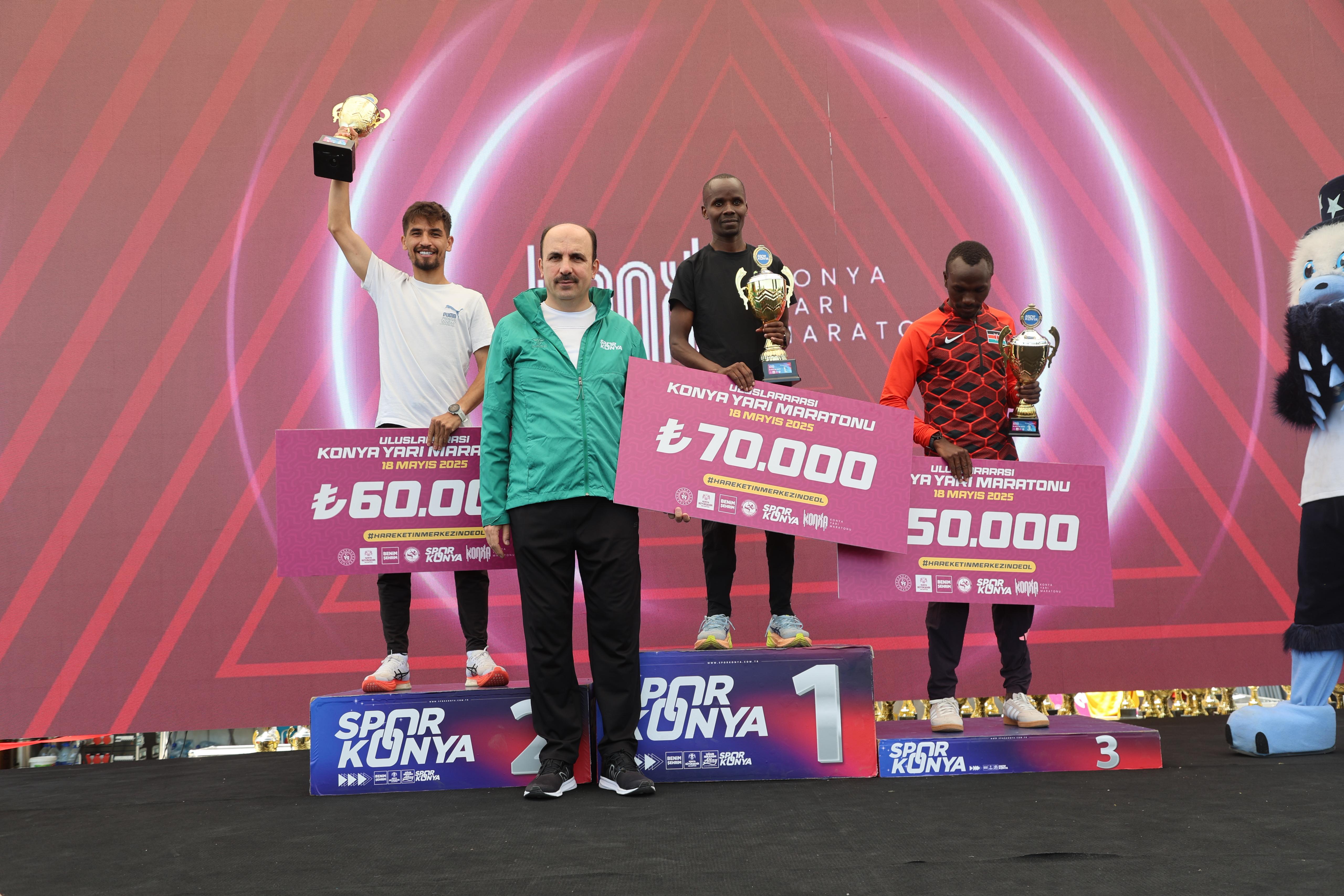 4. ULUSLARARASI KONYA YARI MARATONU TÜRKİYE’DEN VE DÜNYADAN SPORCULARI BULUŞTURDU