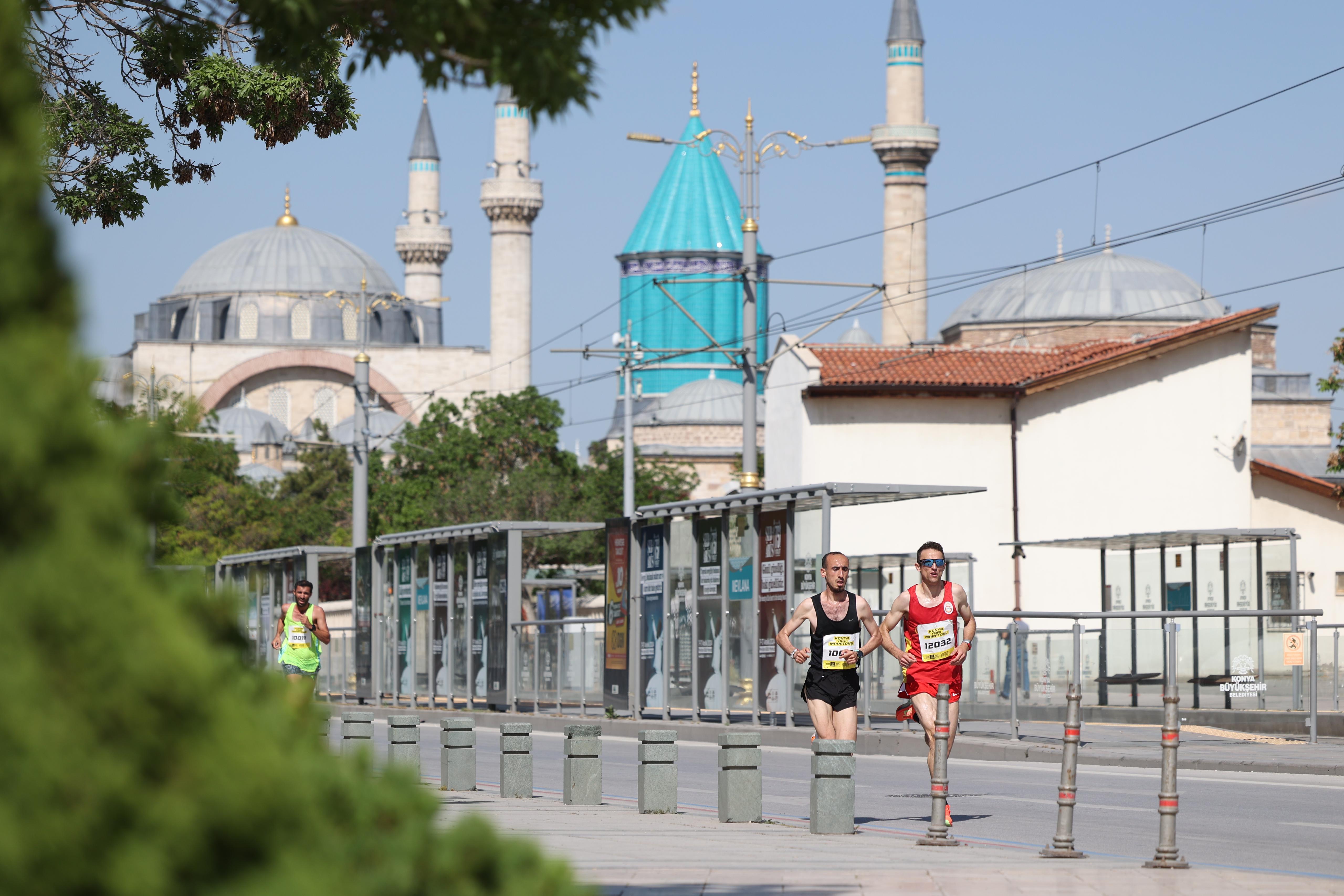 4. ULUSLARARASI KONYA YARI MARATONU TÜRKİYE’DEN VE DÜNYADAN SPORCULARI BULUŞTURDU