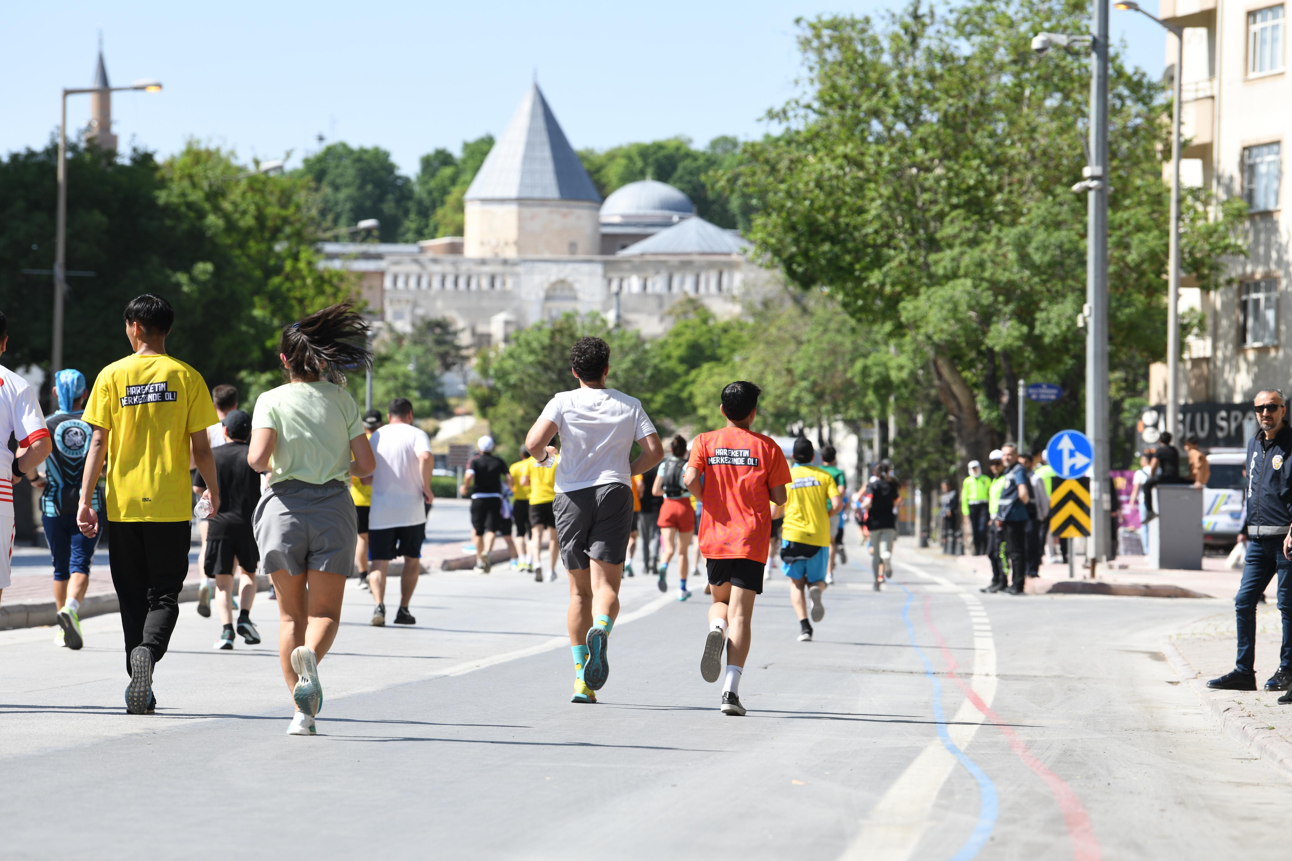 4. ULUSLARARASI KONYA YARI MARATONU TÜRKİYE’DEN VE DÜNYADAN SPORCULARI BULUŞTURDU