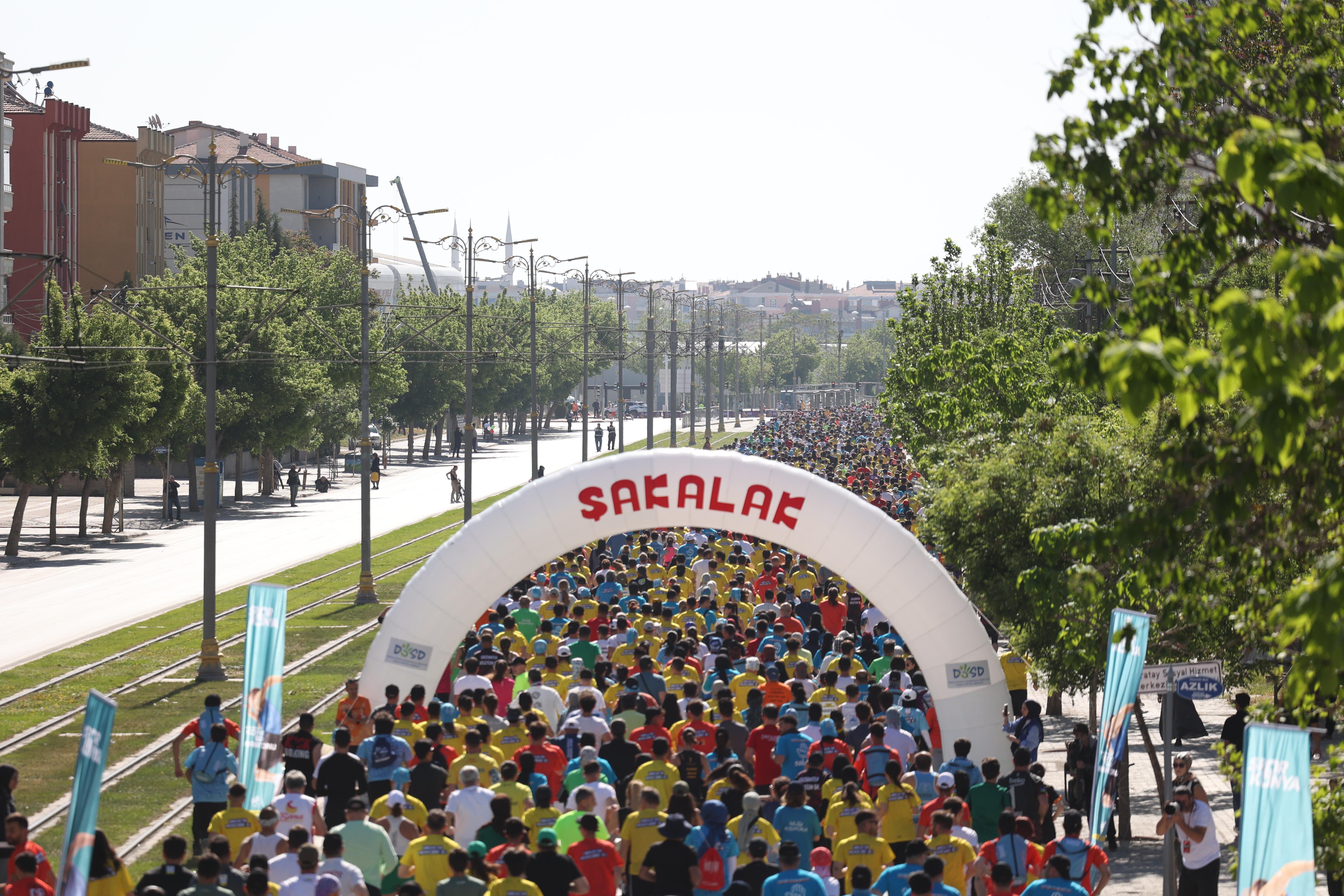 4. ULUSLARARASI KONYA YARI MARATONU TÜRKİYE’DEN VE DÜNYADAN SPORCULARI BULUŞTURDU