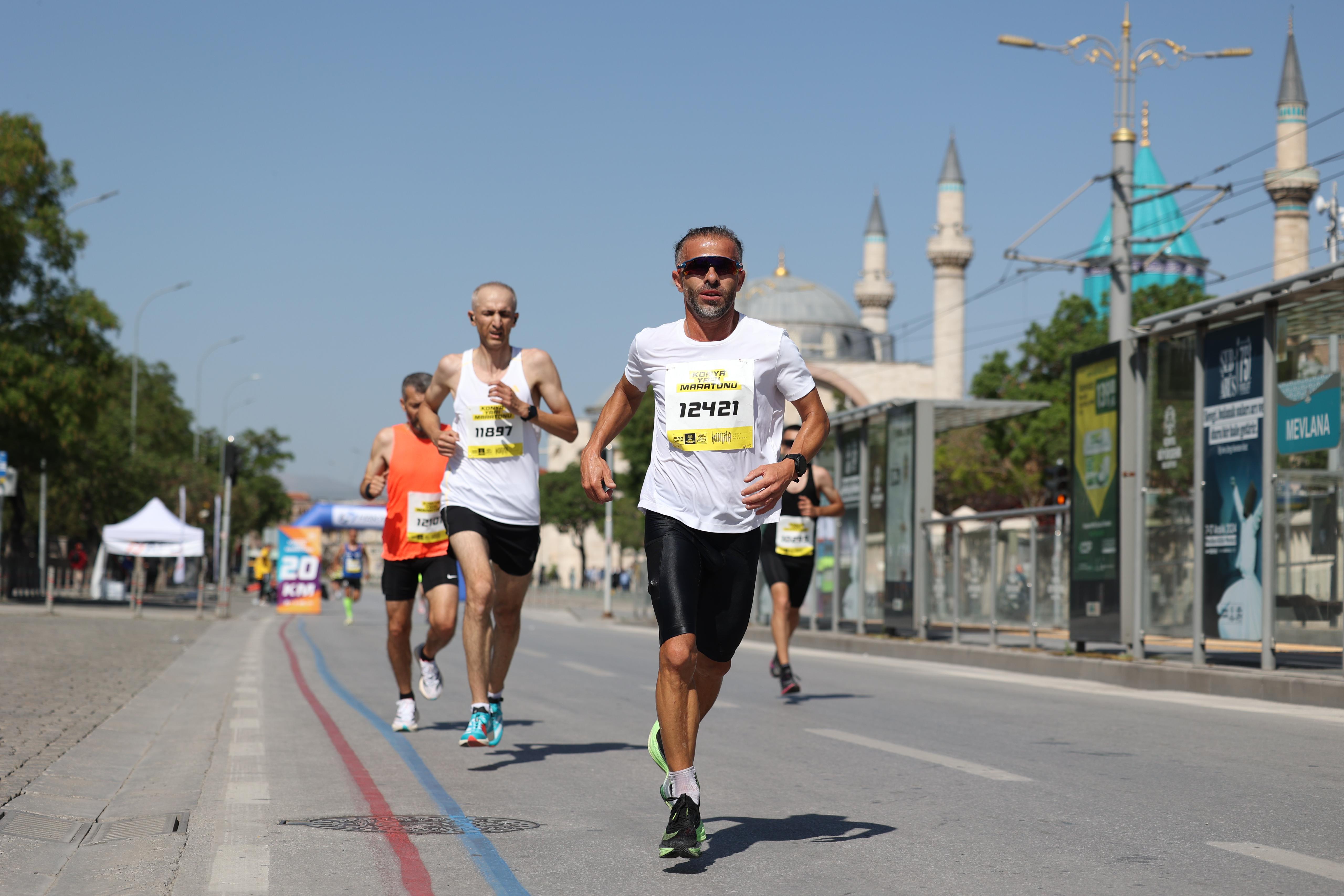 4. ULUSLARARASI KONYA YARI MARATONU TÜRKİYE’DEN VE DÜNYADAN SPORCULARI BULUŞTURDU