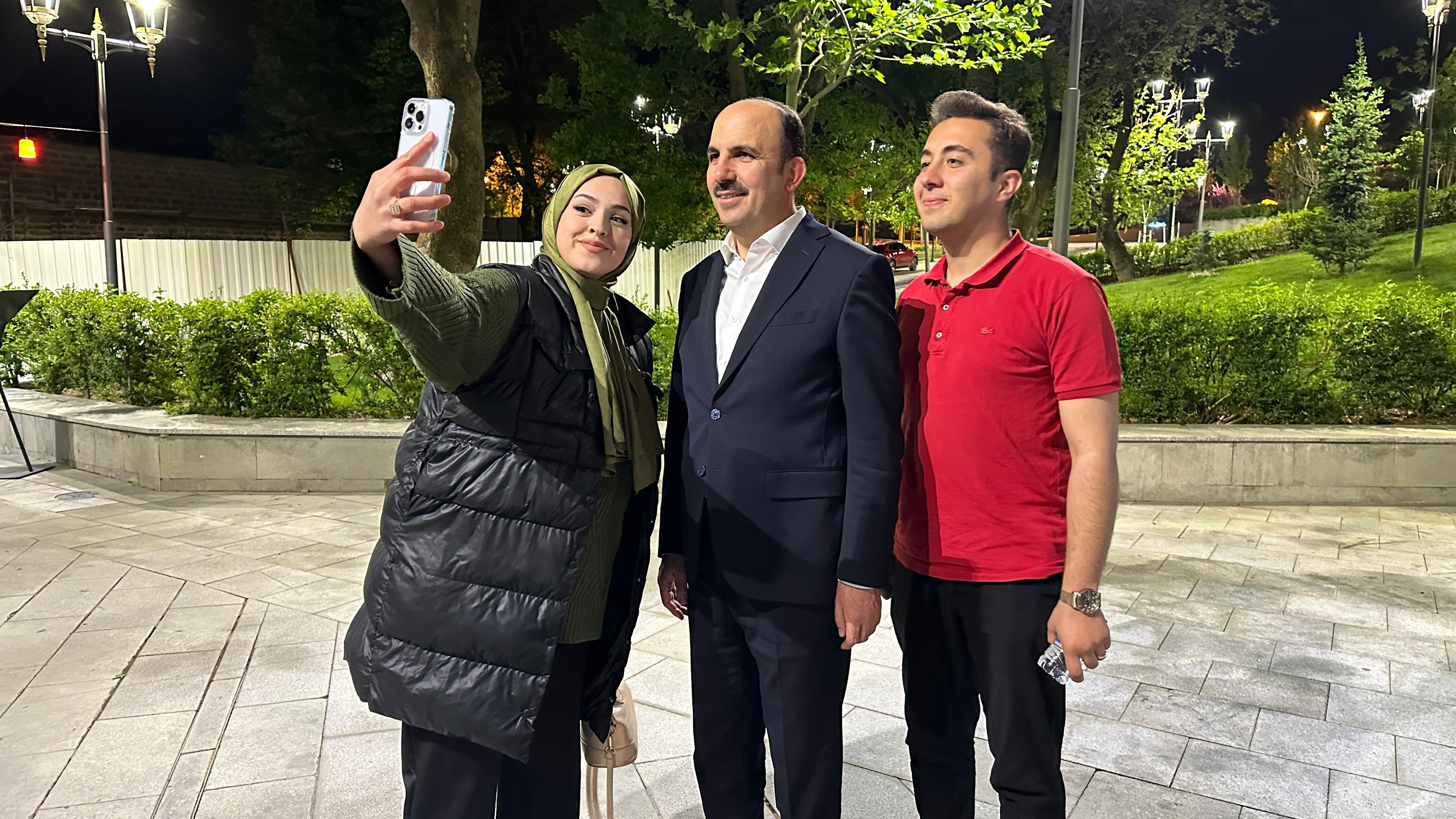 BAŞKAN ALTAY MERAM’IN GÜZELLİKLERİNİ GÖRMEYE DAVET ETTİ
