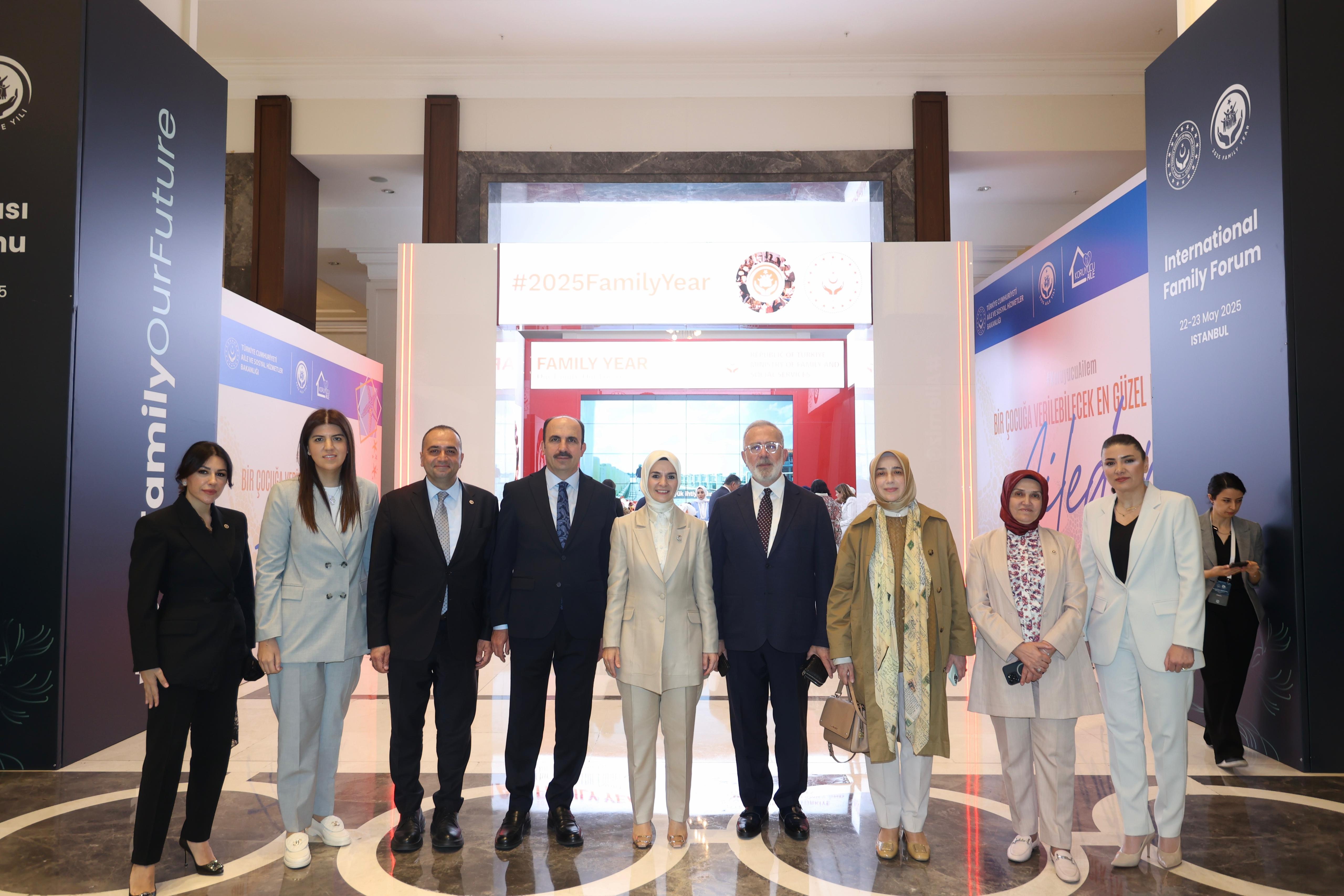 BAŞKAN ALTAY ULUSLARARASI AİLE FORUMU’NDA BÜYÜKŞEHİR’İN AİLE ODAKLI ÇALIŞMALARINI ANLATTI