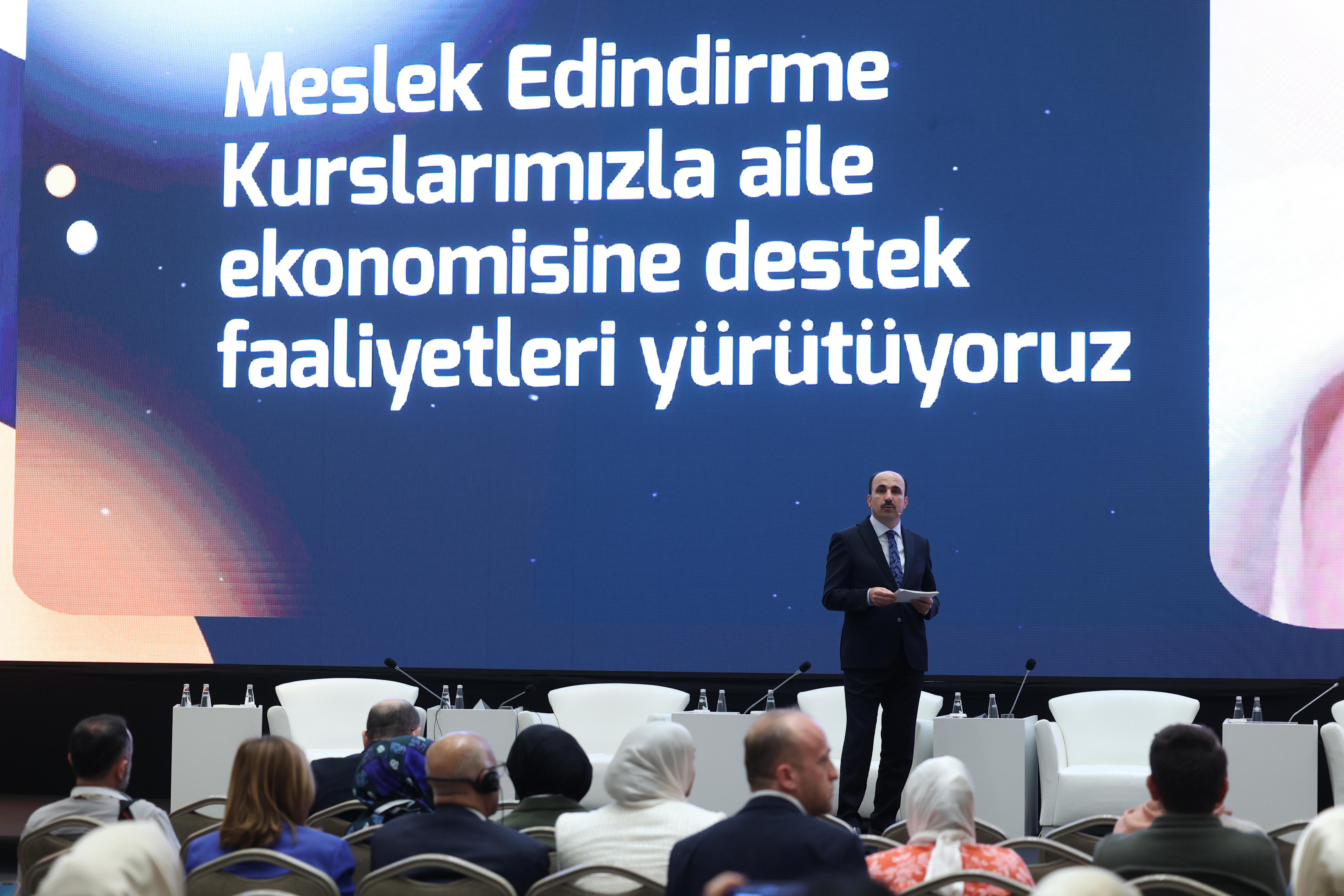 BAŞKAN ALTAY ULUSLARARASI AİLE FORUMU’NDA BÜYÜKŞEHİR’İN AİLE ODAKLI ÇALIŞMALARINI ANLATTI