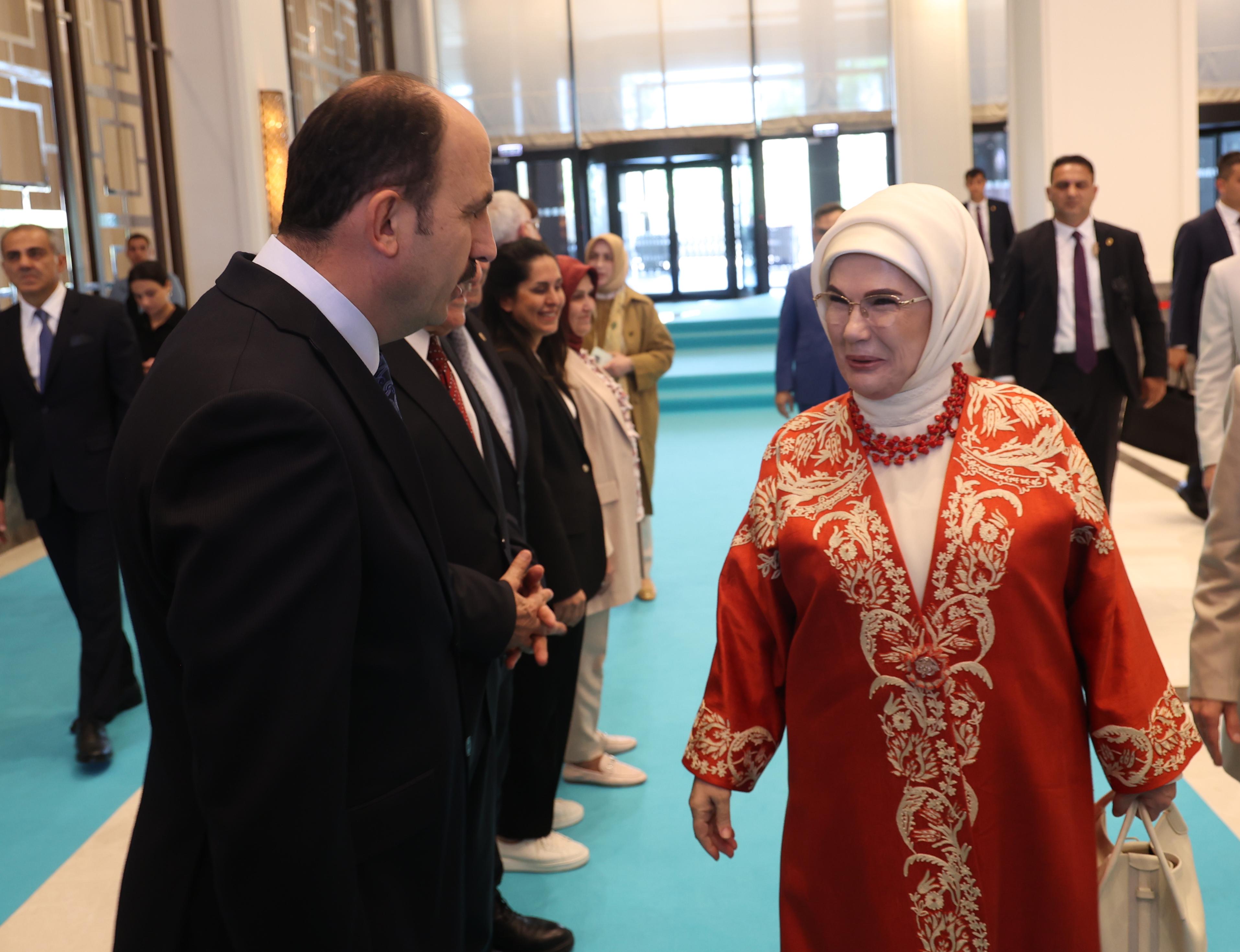 BAŞKAN ALTAY ULUSLARARASI AİLE FORUMU’NDA BÜYÜKŞEHİR’İN AİLE ODAKLI ÇALIŞMALARINI ANLATTI