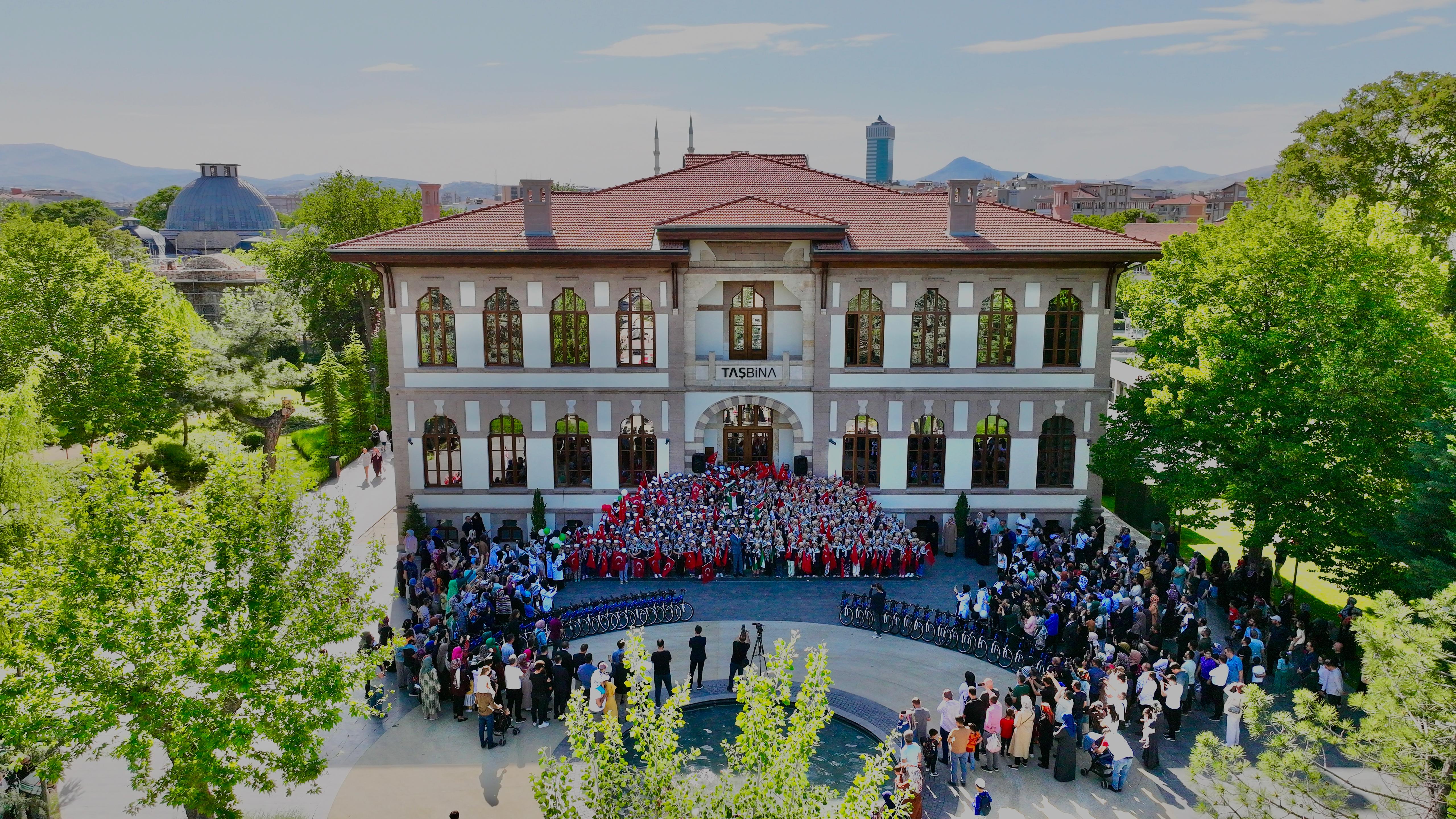 BAŞKAN ALTAY HAFIZLIK İMAM HATİP OKULLARINI KAZANAN BİLGEHANE ÖĞRENCİLERİYLE BULUŞTU