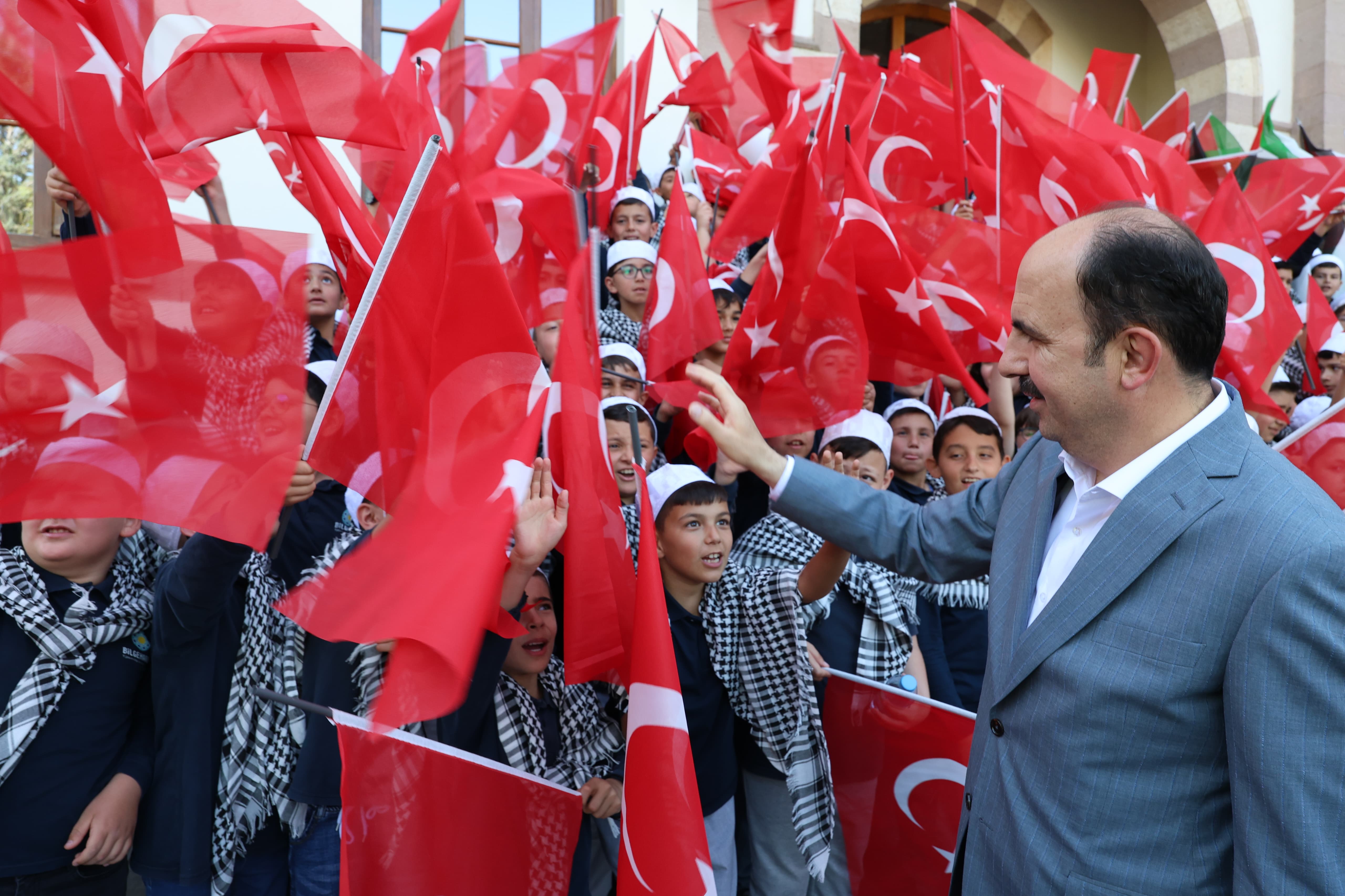 BAŞKAN ALTAY HAFIZLIK İMAM HATİP OKULLARINI KAZANAN BİLGEHANE ÖĞRENCİLERİYLE BULUŞTU