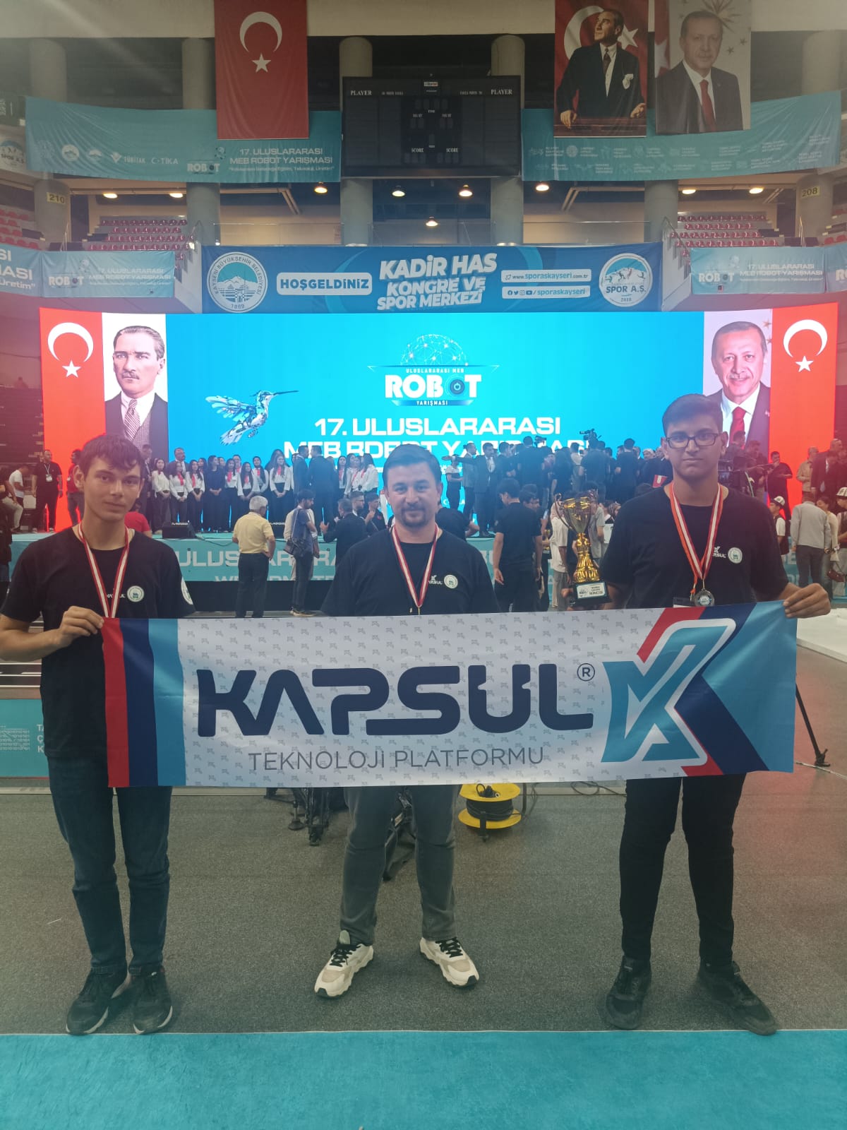 KAPSÜL TEKNOLOJİ PLATFORMU’NDAN MEB ROBOT YARIŞMASI’NDA  6 DERECE BİRDEN