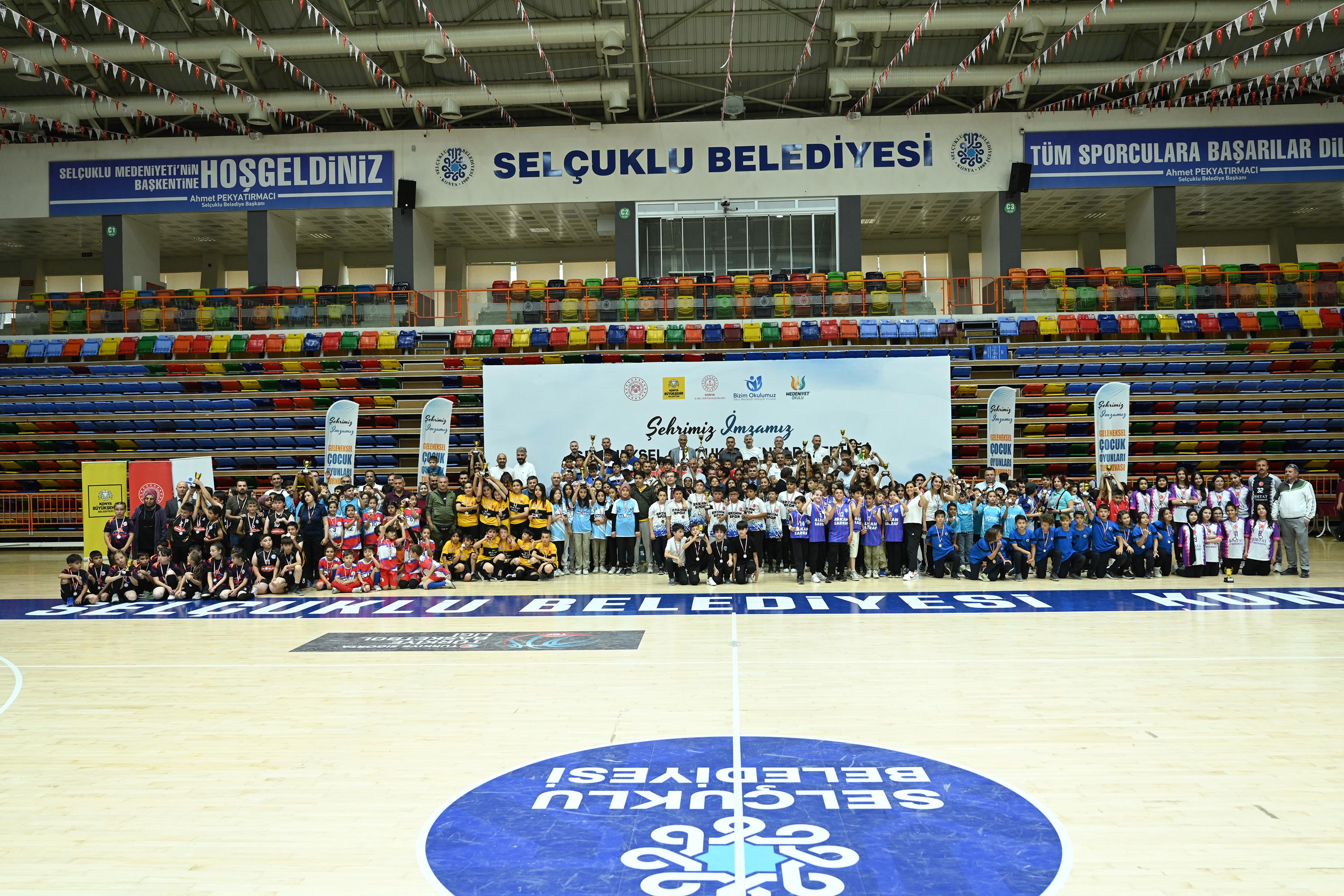 KONYA BÜYÜKŞEHİR GELENEKSEL ÇOCUK OYUNLARI İL FİNALİNDE BAŞARILI ÖĞRENCİLERE ÖDÜLLERİ VERİLDİ
