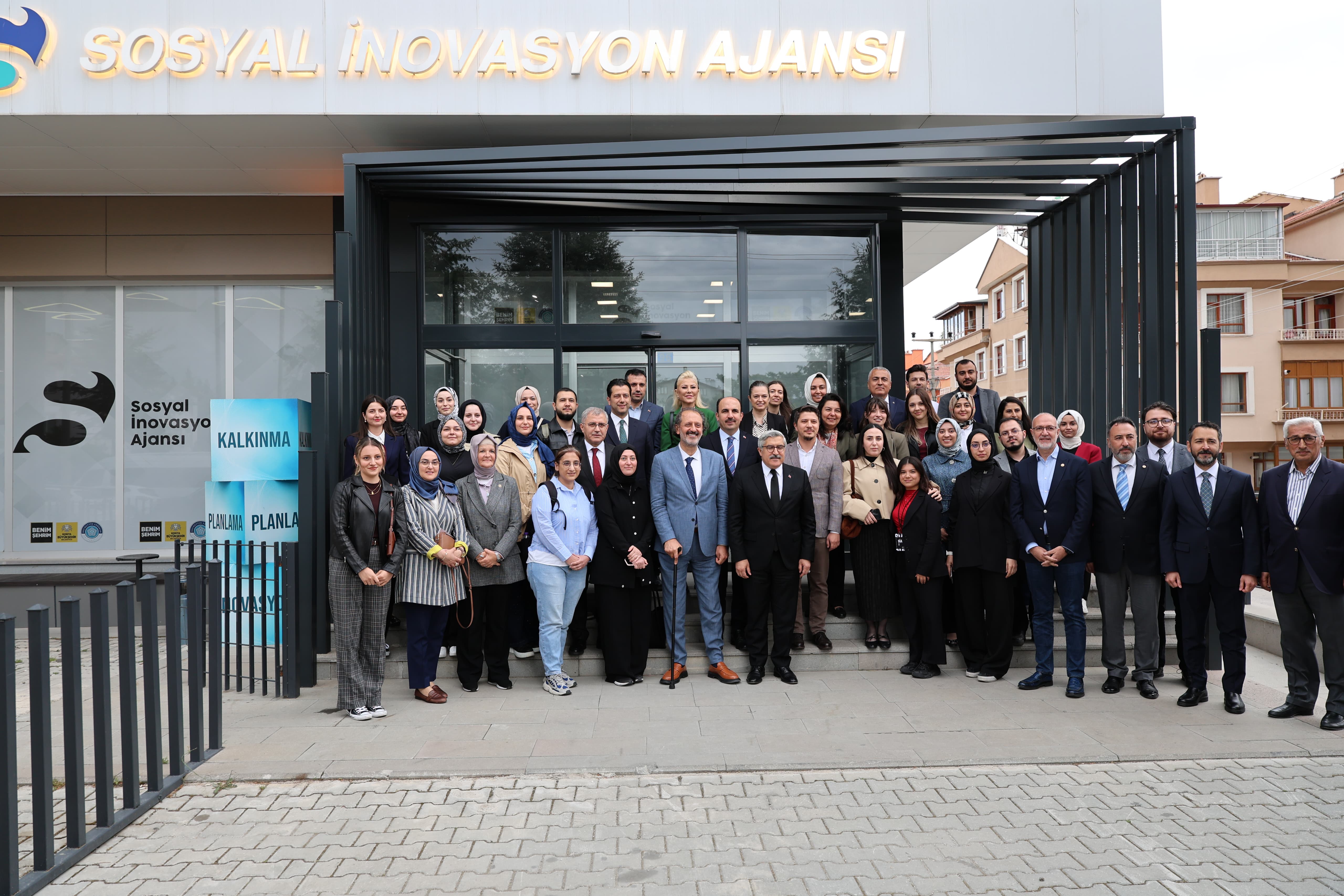 AK PARTİ GENEL BAŞKAN YARDIMCISI YAYMAN, DEPREMDEKİ DAYANIŞMA İÇİN BAŞKAN ALTAY’A VE TÜM KONYALILARA TEŞEKKÜR ETTİ