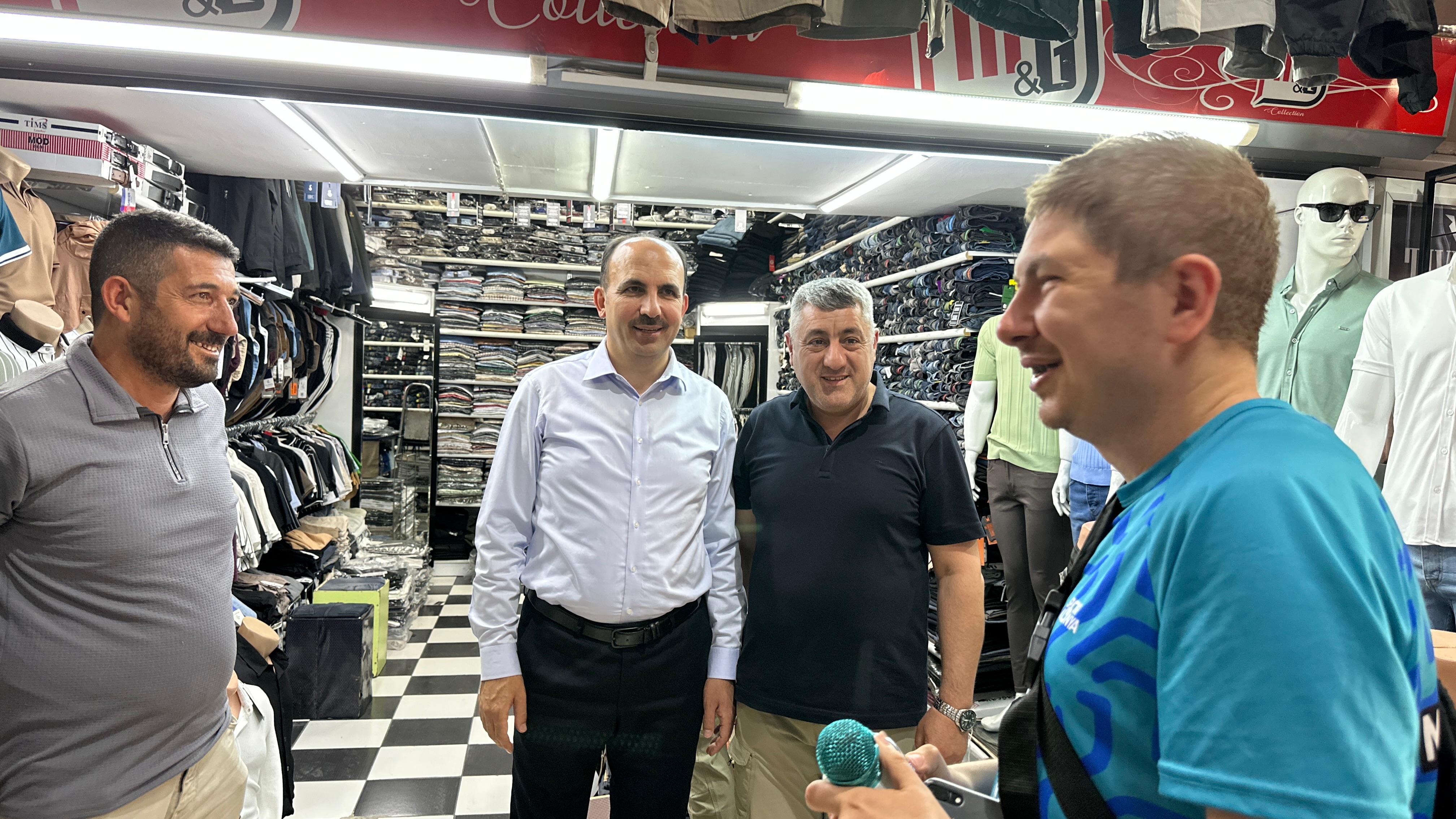 BAŞKAN ALTAY BAYRAM ALIŞVERİŞİNE ÇIKAN KONYALILARI VE ESNAFLARI ZİYARET ETTİ