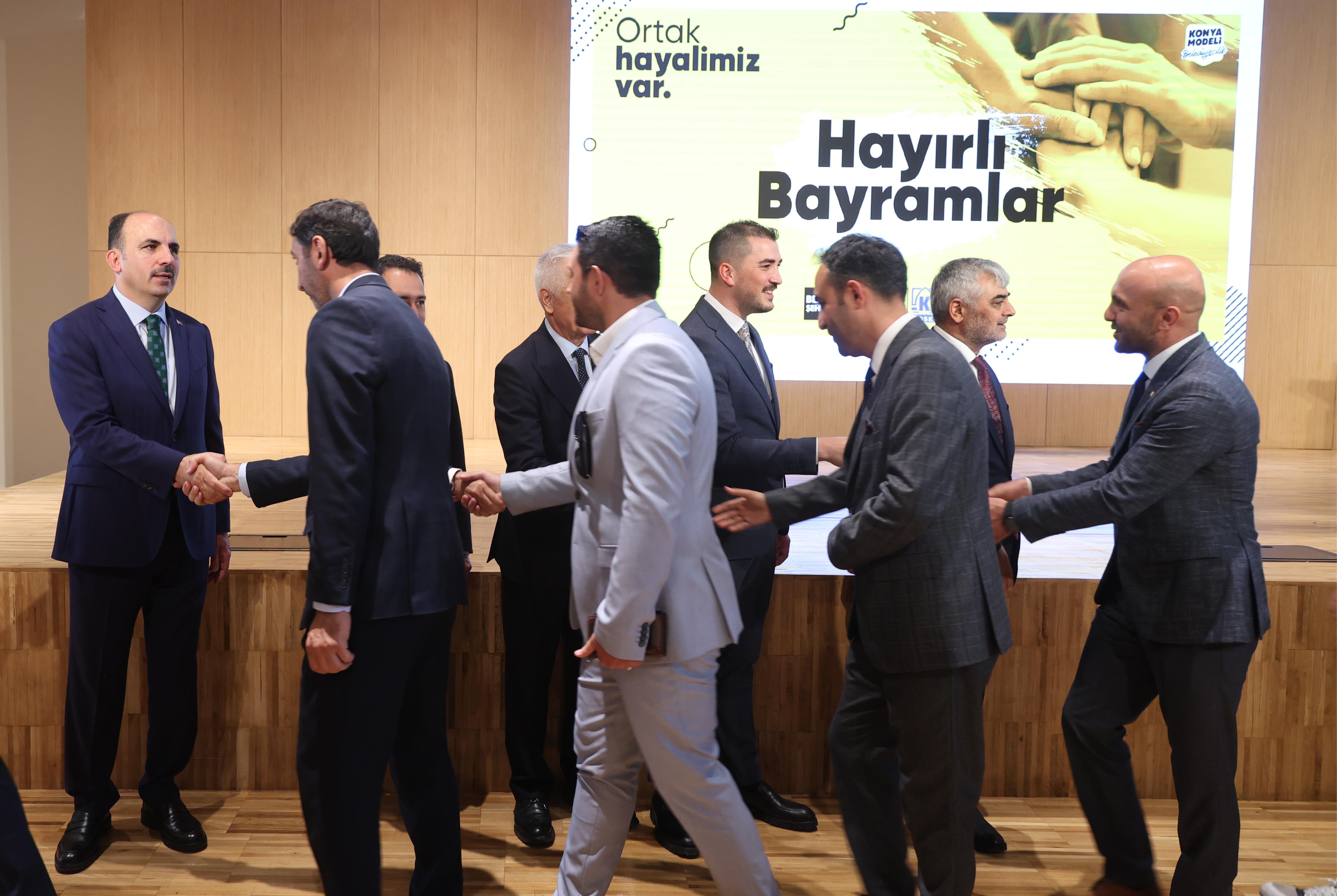 BAŞKAN ALTAY BÜYÜKŞEHİR ÇALIŞANLARIYLA BAYRAMLAŞTI