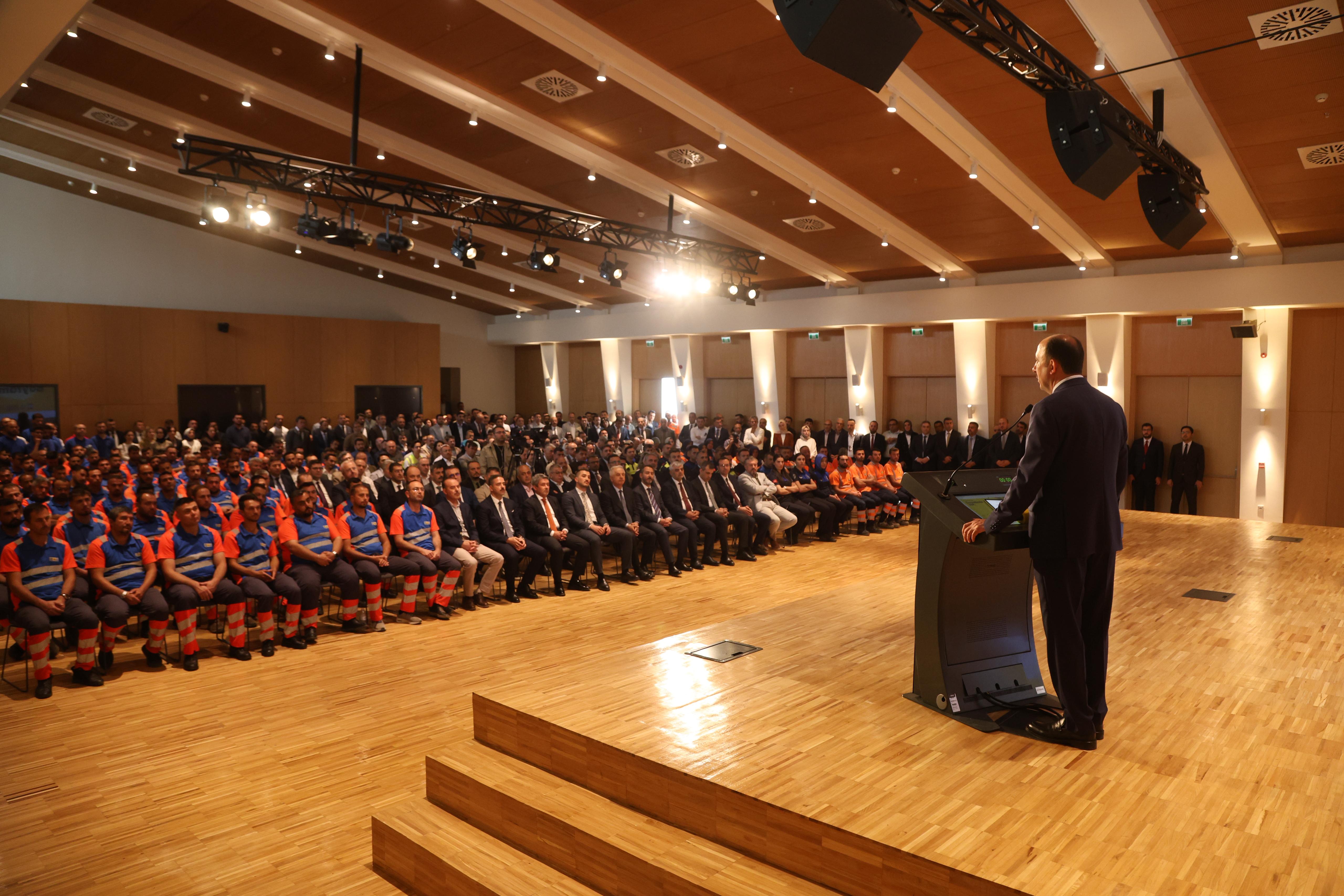 BAŞKAN ALTAY BÜYÜKŞEHİR ÇALIŞANLARIYLA BAYRAMLAŞTI