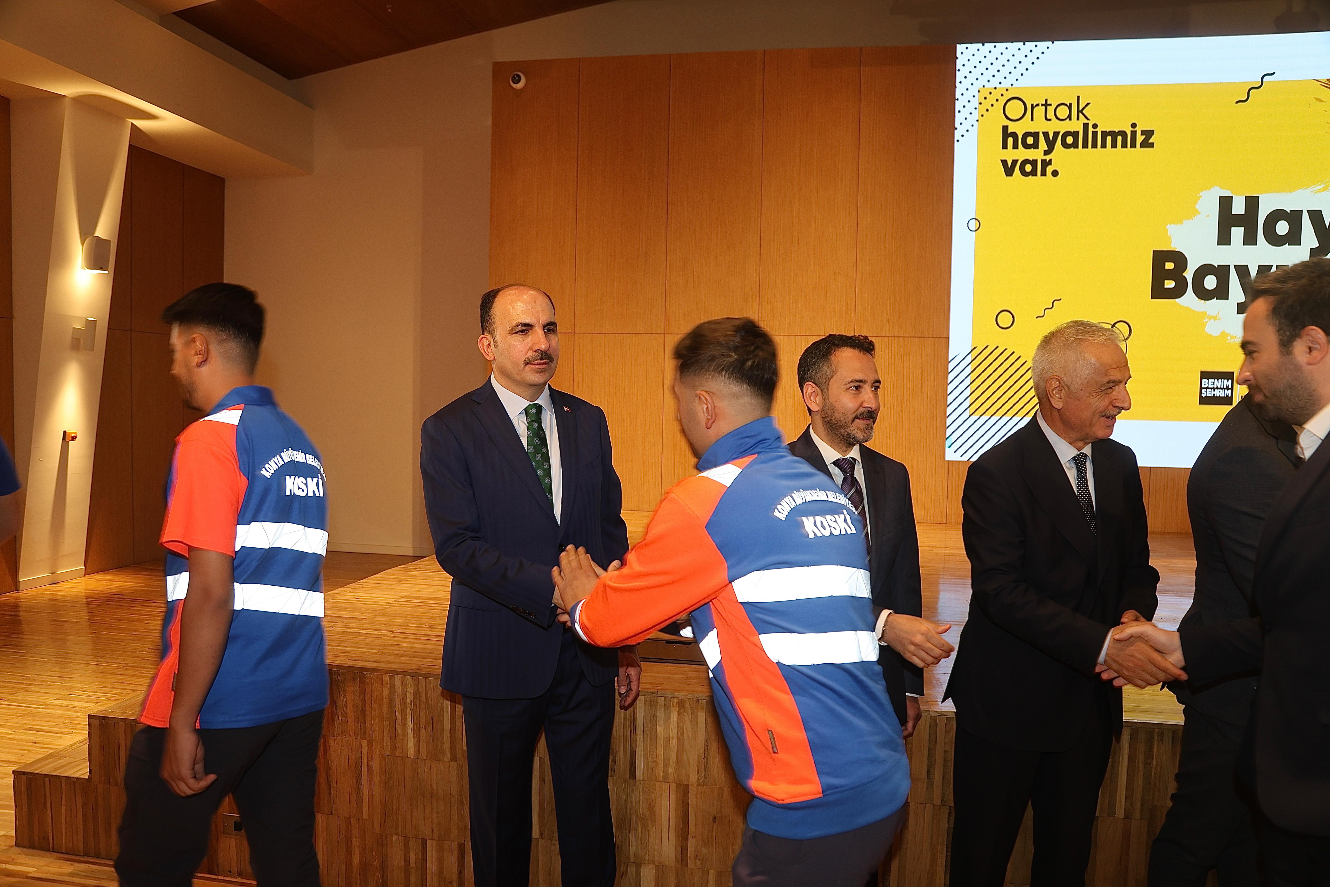 BAŞKAN ALTAY BÜYÜKŞEHİR ÇALIŞANLARIYLA BAYRAMLAŞTI