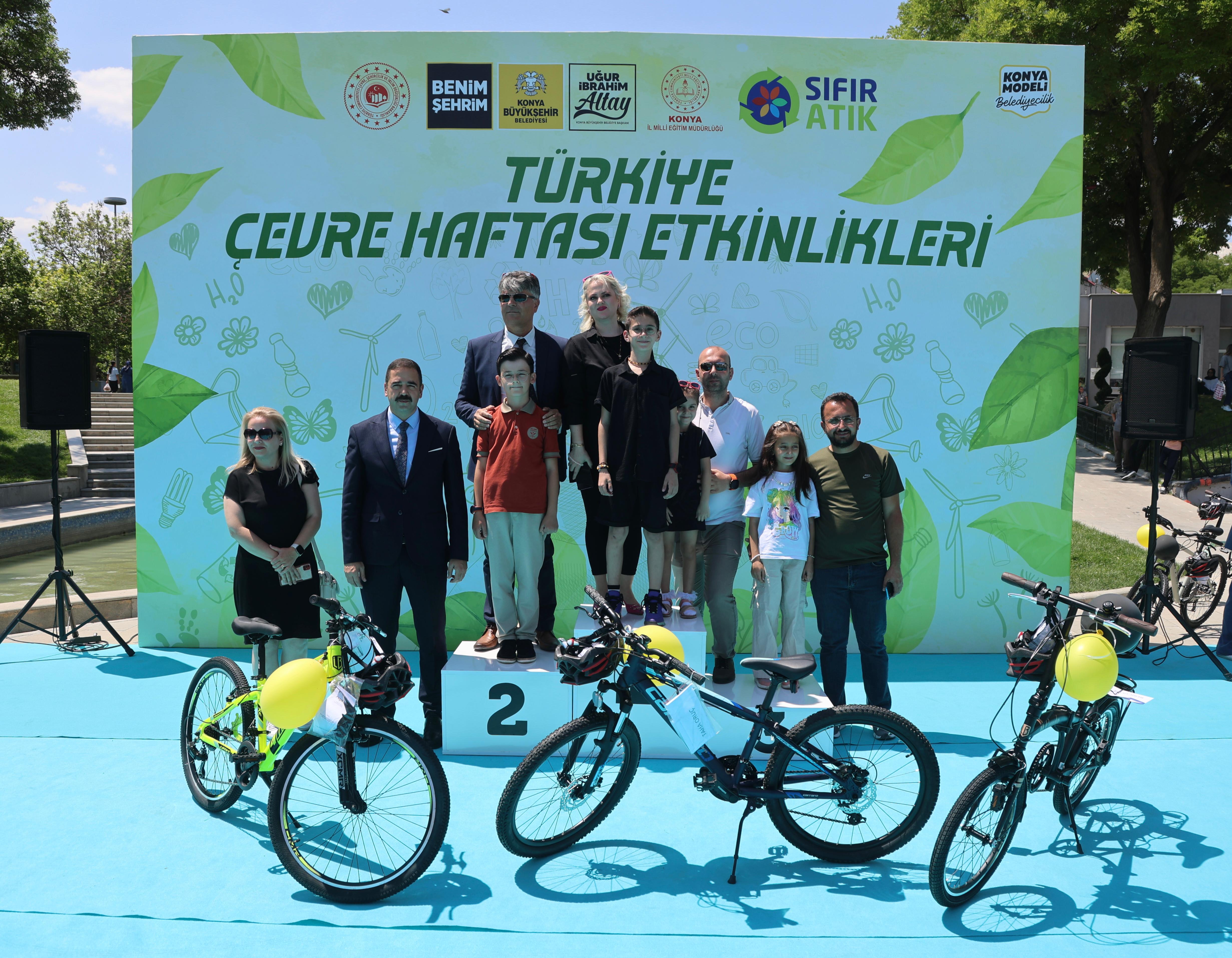 KONYA BÜYÜKŞEHİR’İN ÇEVRE YARIŞMALARINDA DERECEYE GİREN ÖĞRENCİLERE ÖDÜLLERİ VERİLDİ