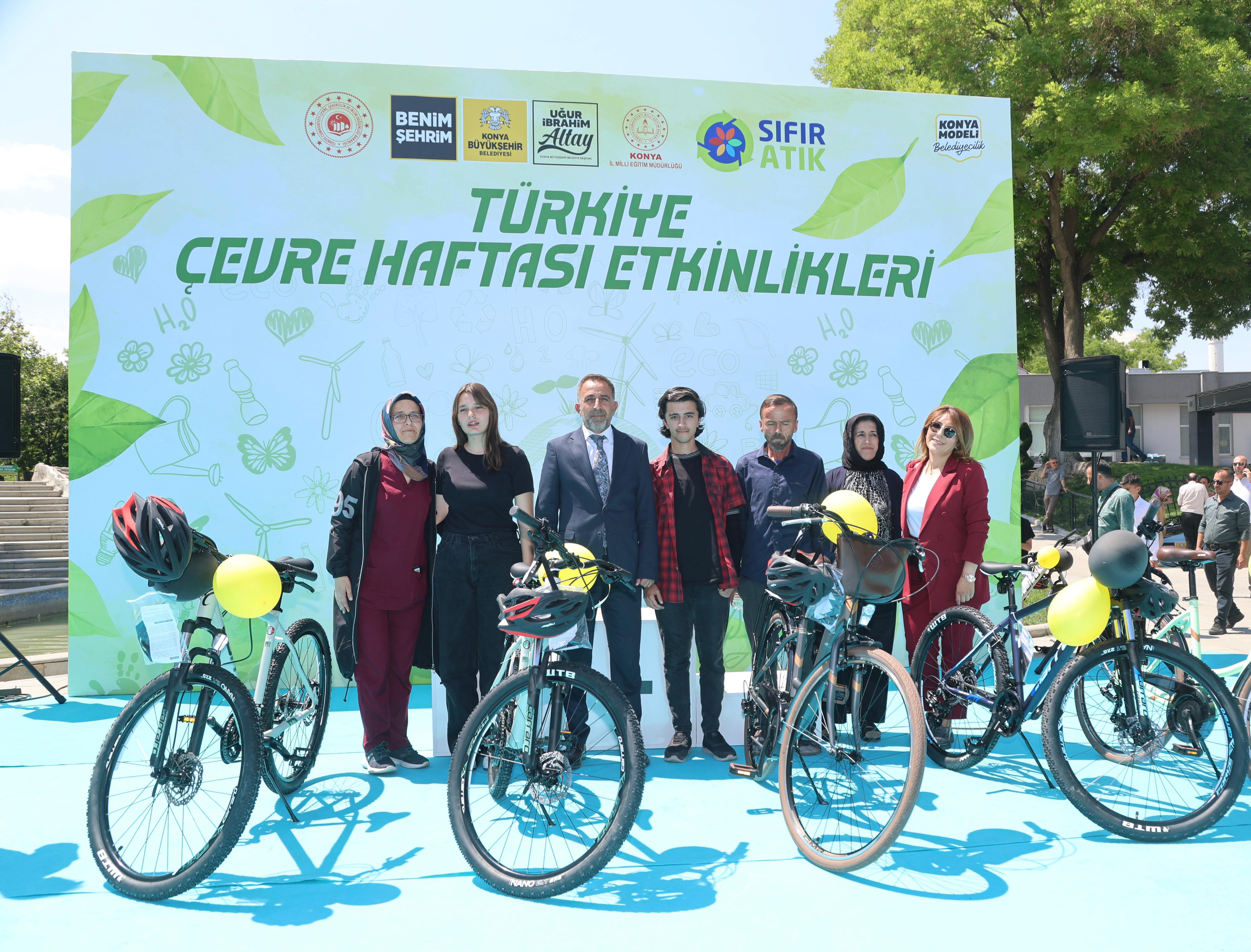 KONYA BÜYÜKŞEHİR’İN ÇEVRE YARIŞMALARINDA DERECEYE GİREN ÖĞRENCİLERE ÖDÜLLERİ VERİLDİ