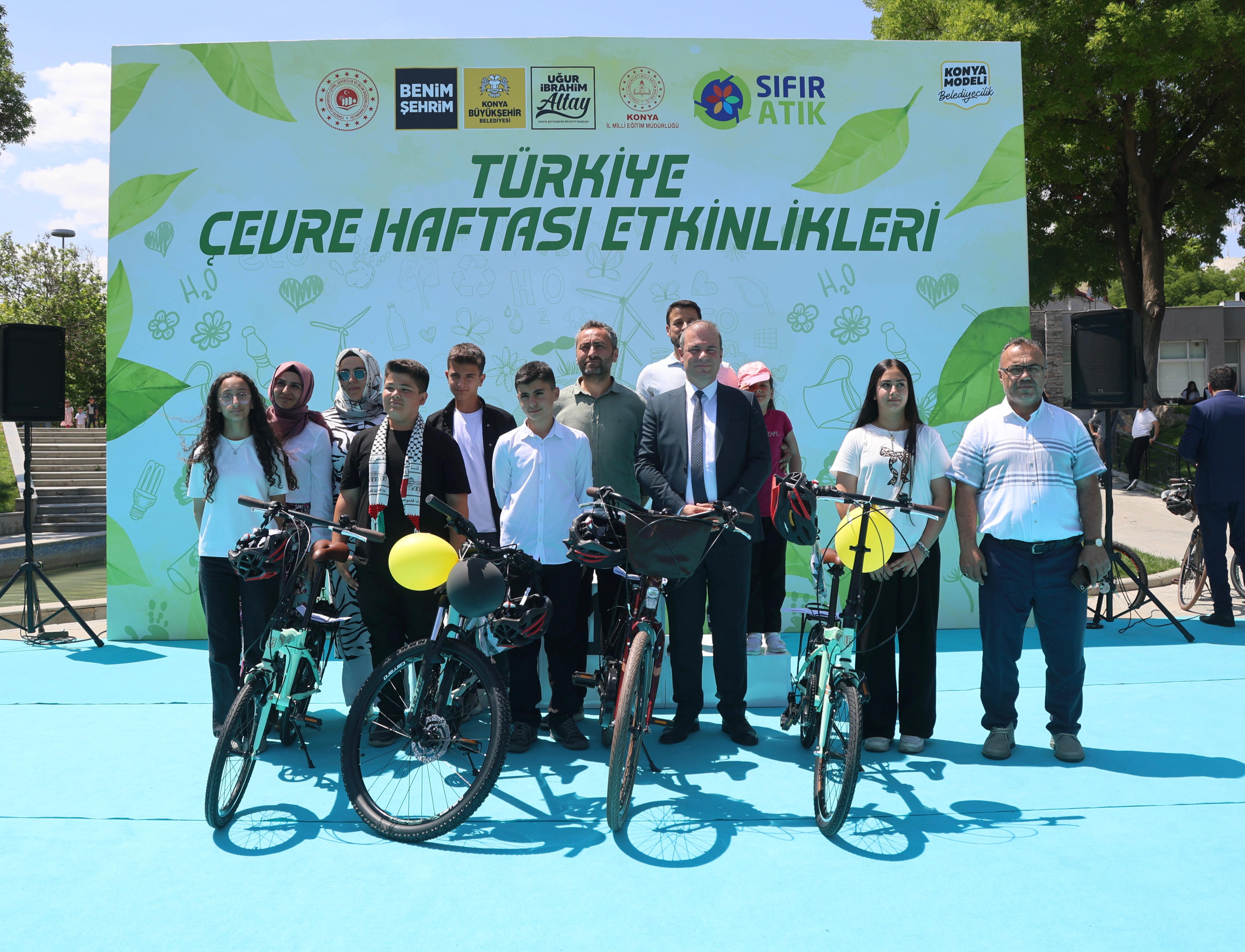 KONYA BÜYÜKŞEHİR’İN ÇEVRE YARIŞMALARINDA DERECEYE GİREN ÖĞRENCİLERE ÖDÜLLERİ VERİLDİ