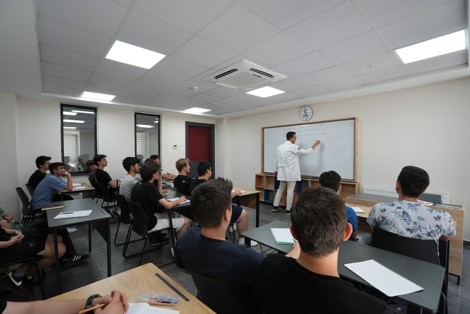 LİSE MEDENİYET AKADEMİLERİ’NDE YAZ DÖNEMİ KAYITLARI BAŞLIYOR