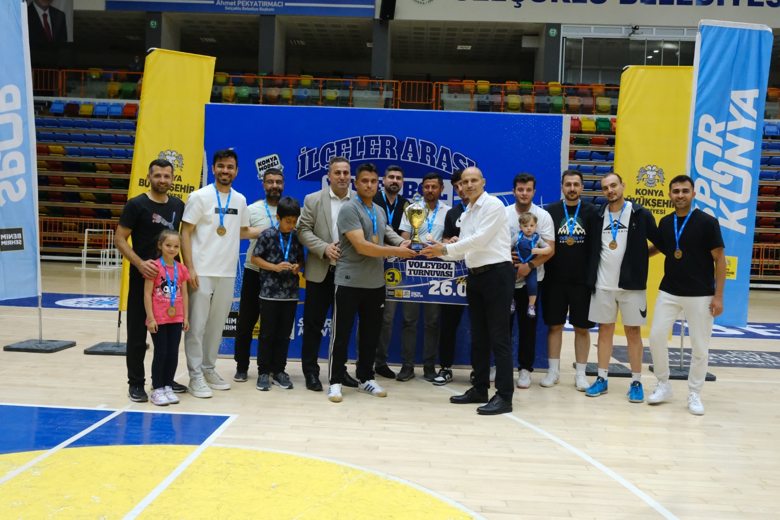KONYA BÜYÜKŞEHİR’İN İLÇELER ARASI VOLEYBOL TURNUVASI’NDA ŞAMPİYON HÜYÜK
