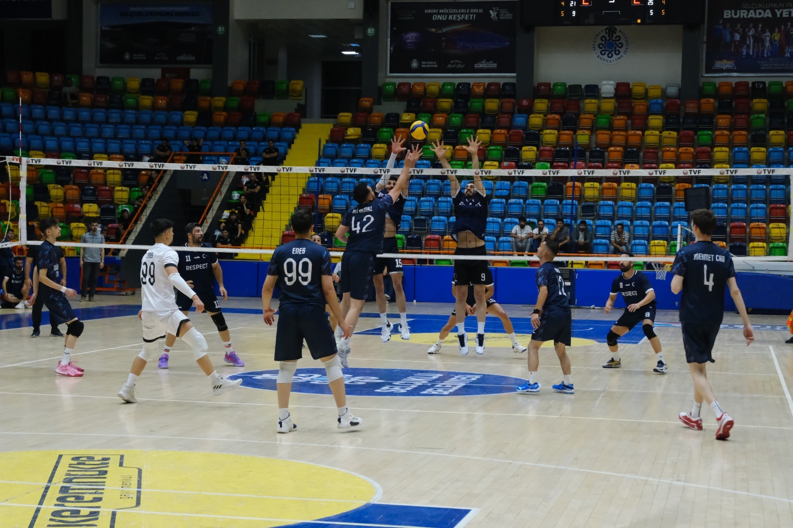 KONYA BÜYÜKŞEHİR’İN İLÇELER ARASI VOLEYBOL TURNUVASI’NDA ŞAMPİYON HÜYÜK