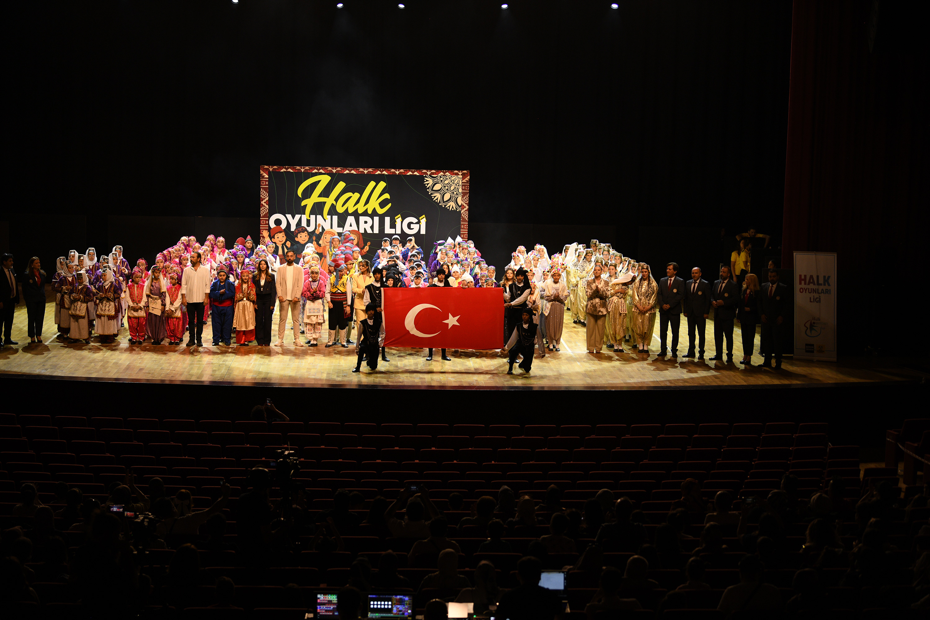 KONYA BÜYÜKŞEHİR HALK OYUNLARI LİGİ FİNALİ’NDE KAZANANLAR BELLİ OLDU
