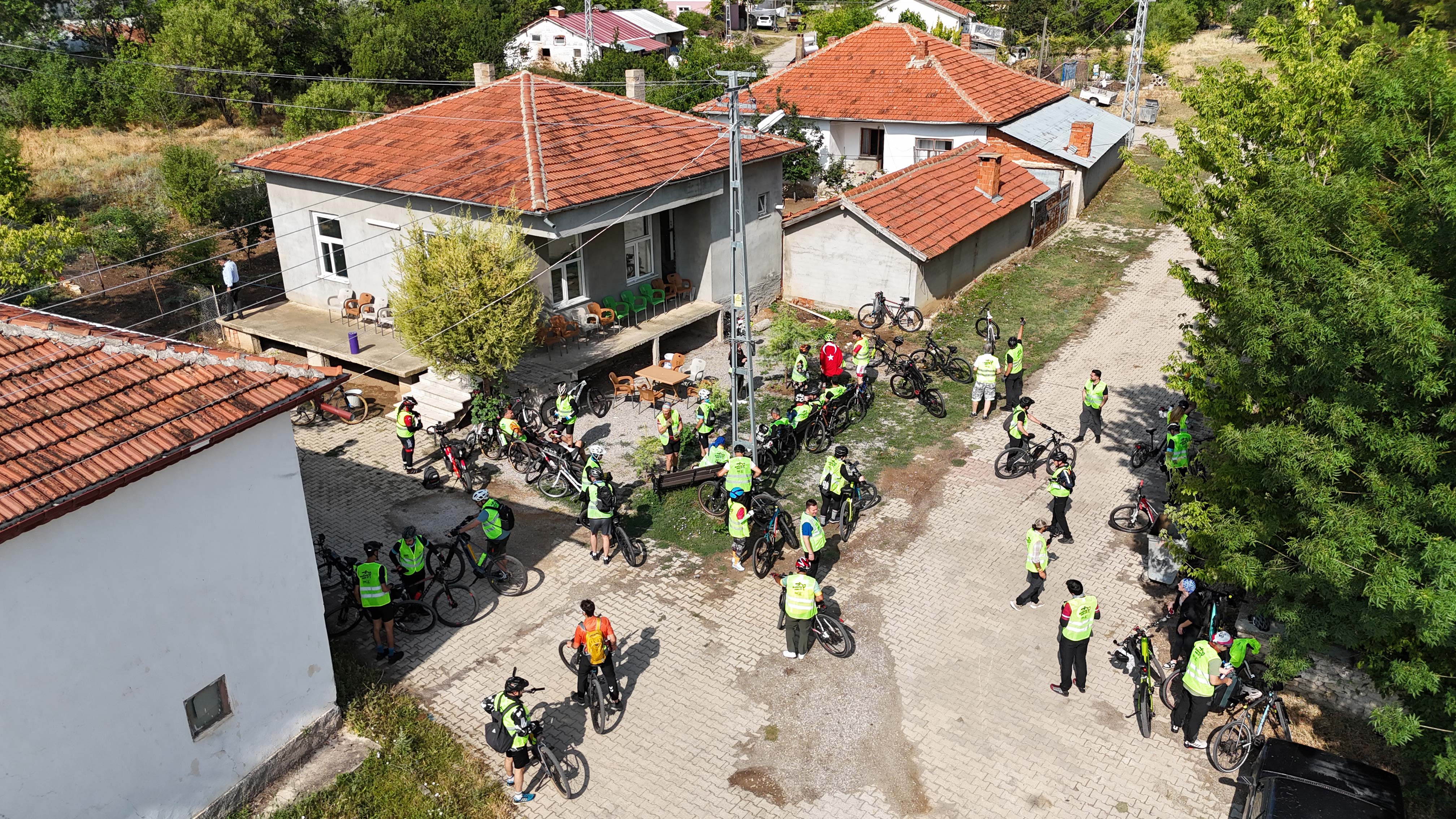 BİSİKLETSEVERLER KONYA BÜYÜKŞEHİR’İN YENİ OLUŞTURDUĞU TARİHİ ROTADA PEDAL ÇEVİRDİ