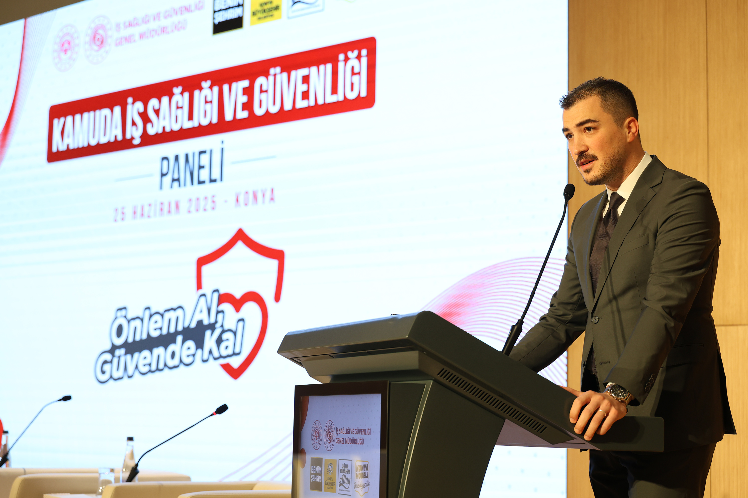 KONYA BÜYÜKŞEHİR “KAMUDA İŞ SAĞLIĞI VE GÜVENLİĞİ PANELİ”NE EV SAHİPLİĞİ YAPTI