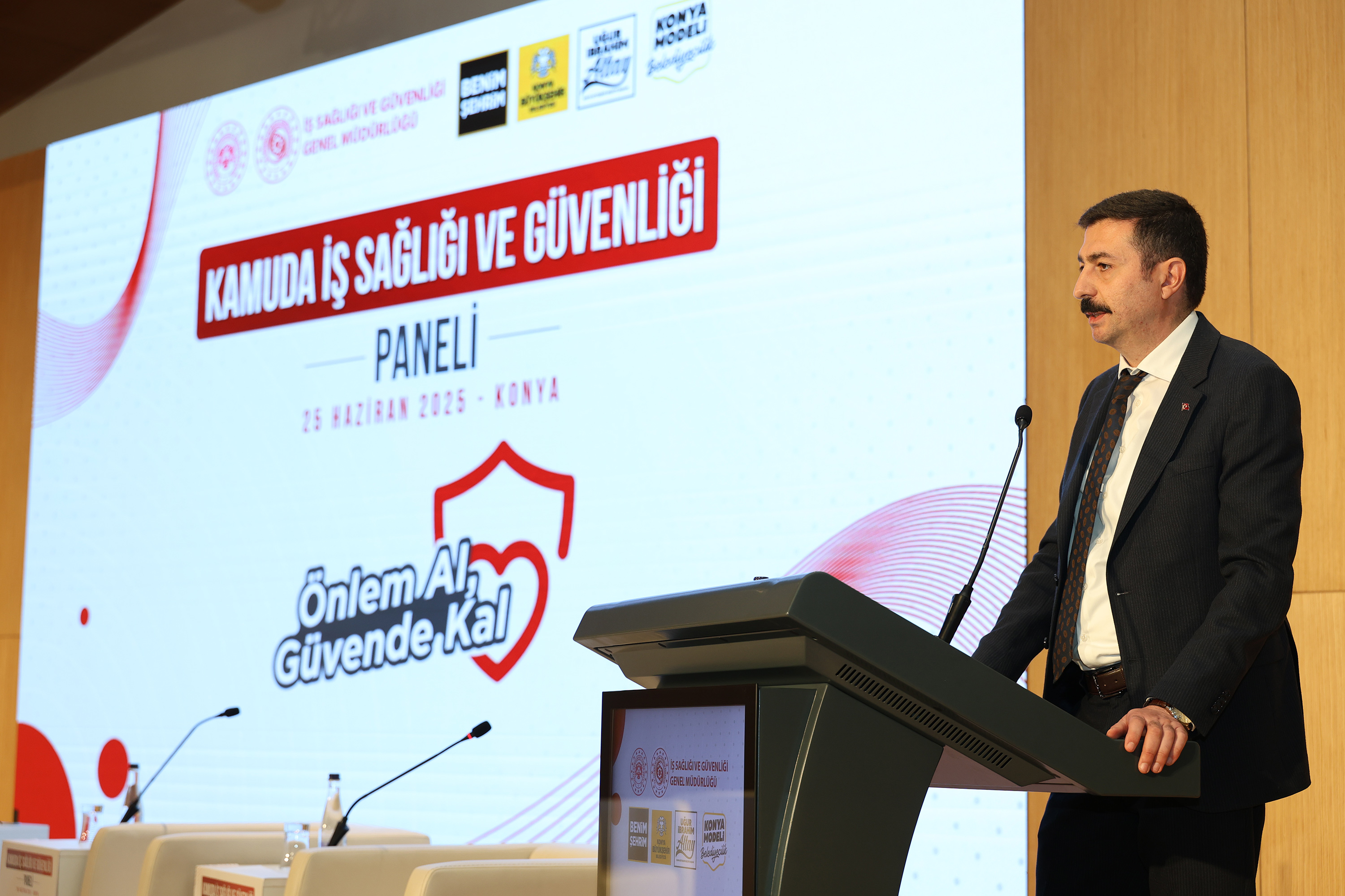 KONYA BÜYÜKŞEHİR “KAMUDA İŞ SAĞLIĞI VE GÜVENLİĞİ PANELİ”NE EV SAHİPLİĞİ YAPTI
