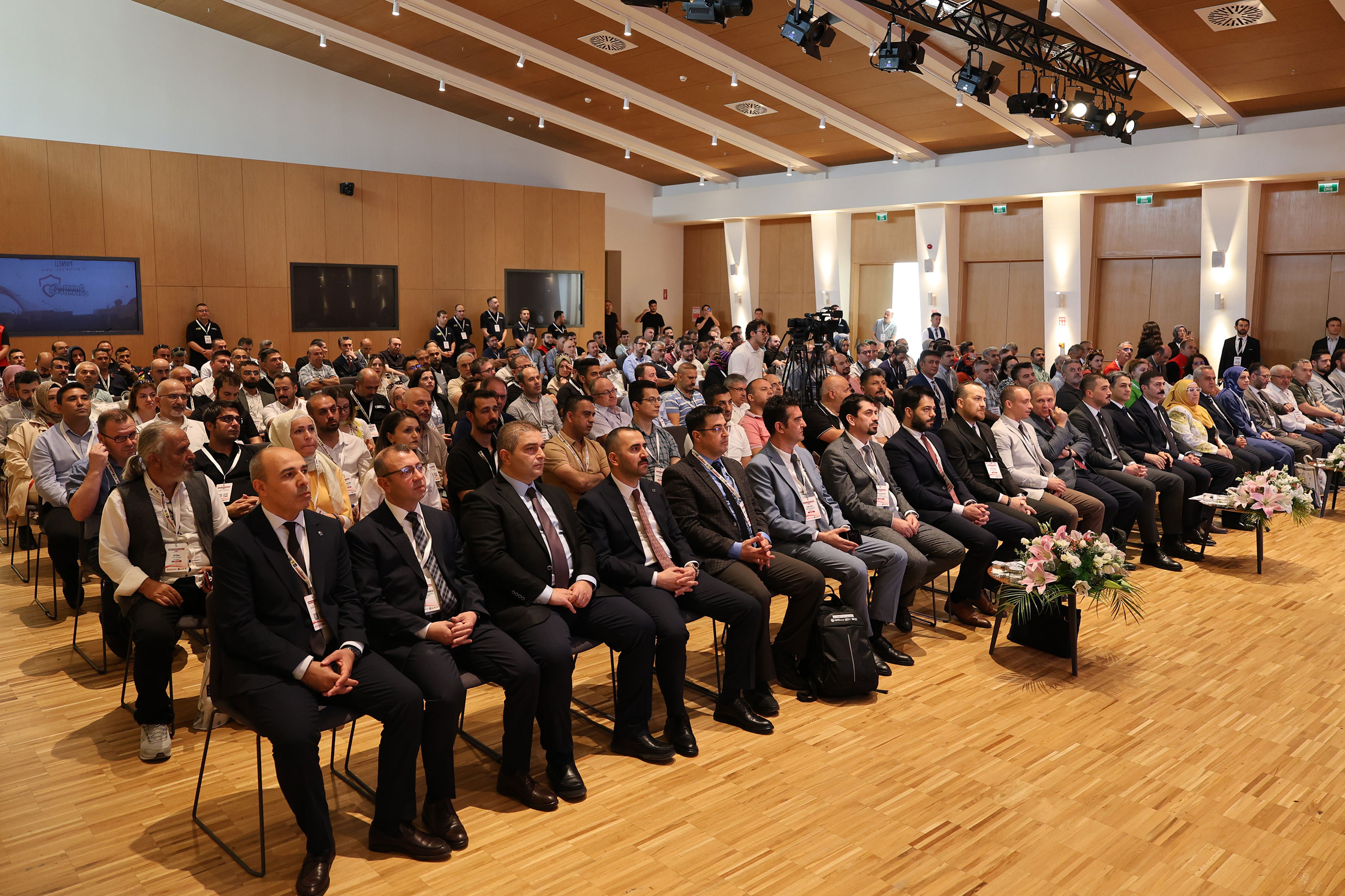 KONYA BÜYÜKŞEHİR “KAMUDA İŞ SAĞLIĞI VE GÜVENLİĞİ PANELİ”NE EV SAHİPLİĞİ YAPTI