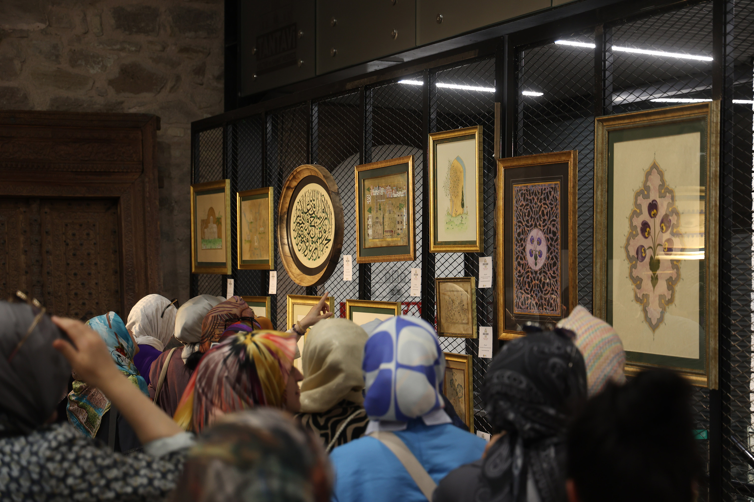 KOMEK’İN “SANATLA YAZILAN MİRAS” GELENEKSEL TÜRK İSLAM SANATLARI SERGİSİ AÇILDI